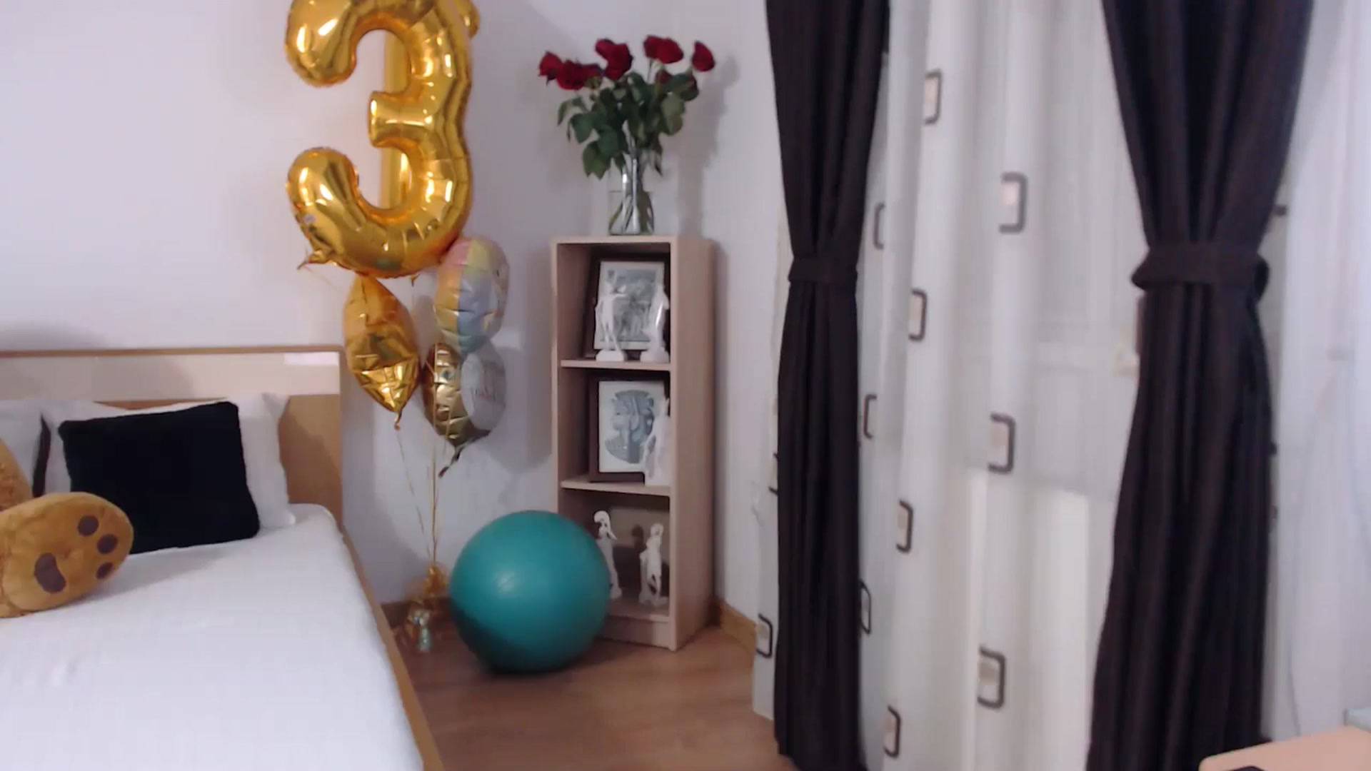 Gallery image thumbnail from BdayBell's myfreecams stream on, 05/22/2024, 24:02 image 3 of 20