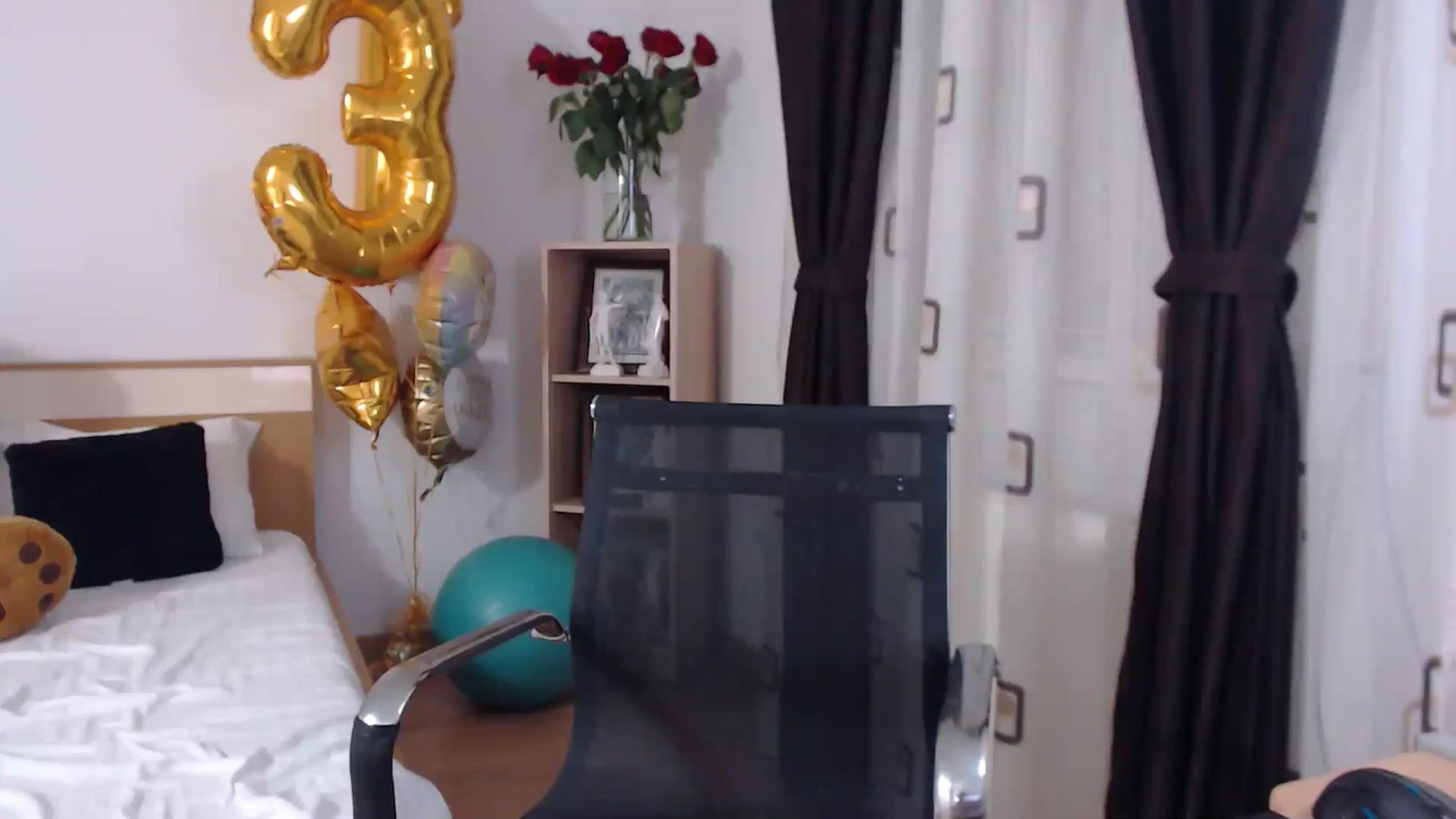 Gallery image thumbnail from BdayBell's myfreecams stream on, 05/22/2024, 24:02 image 15 of 20