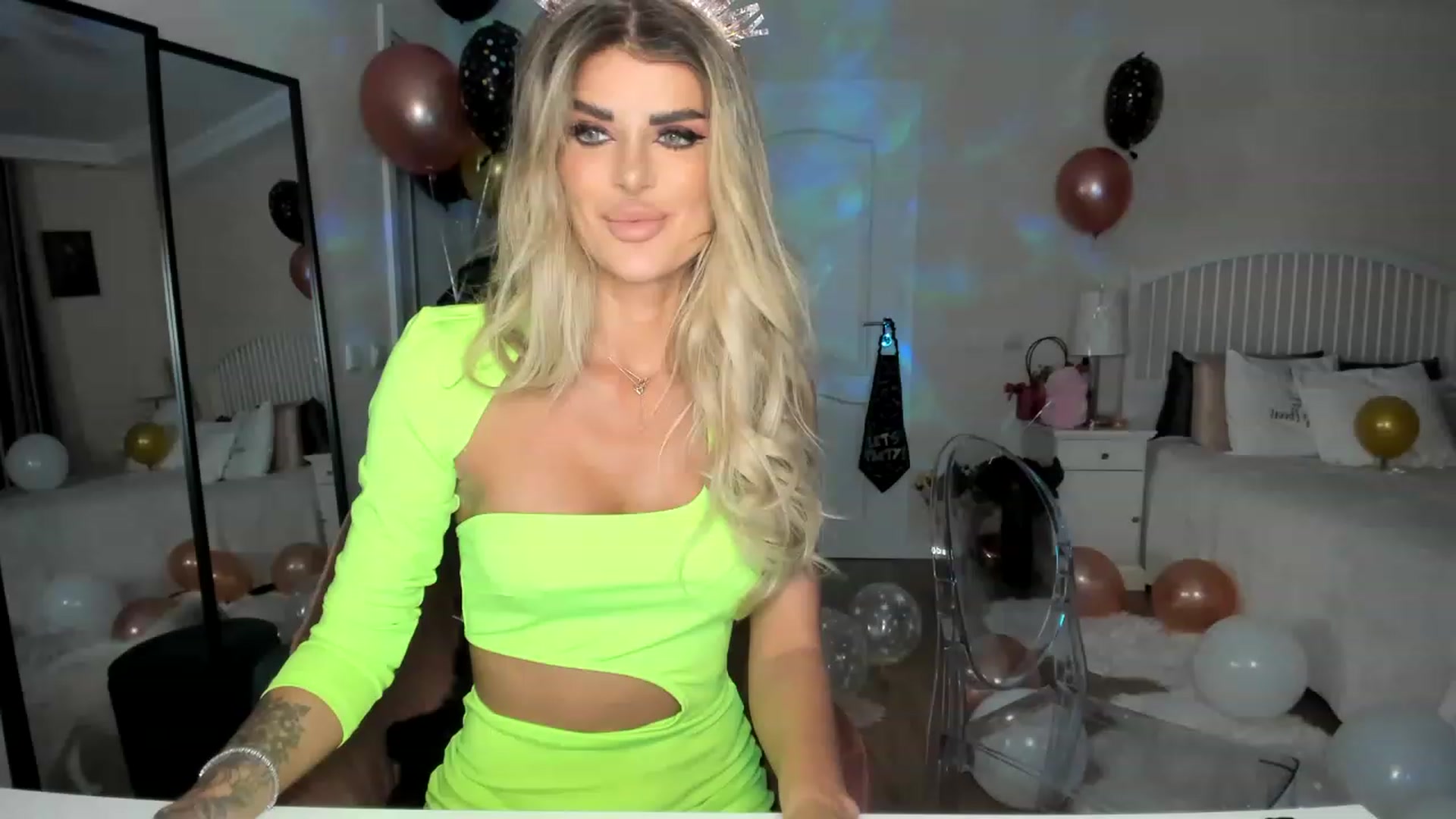 Gallery image thumbnail from BdayBellaa's myfreecams stream on, 04/01/2023, 22:02 image 11 of 20
