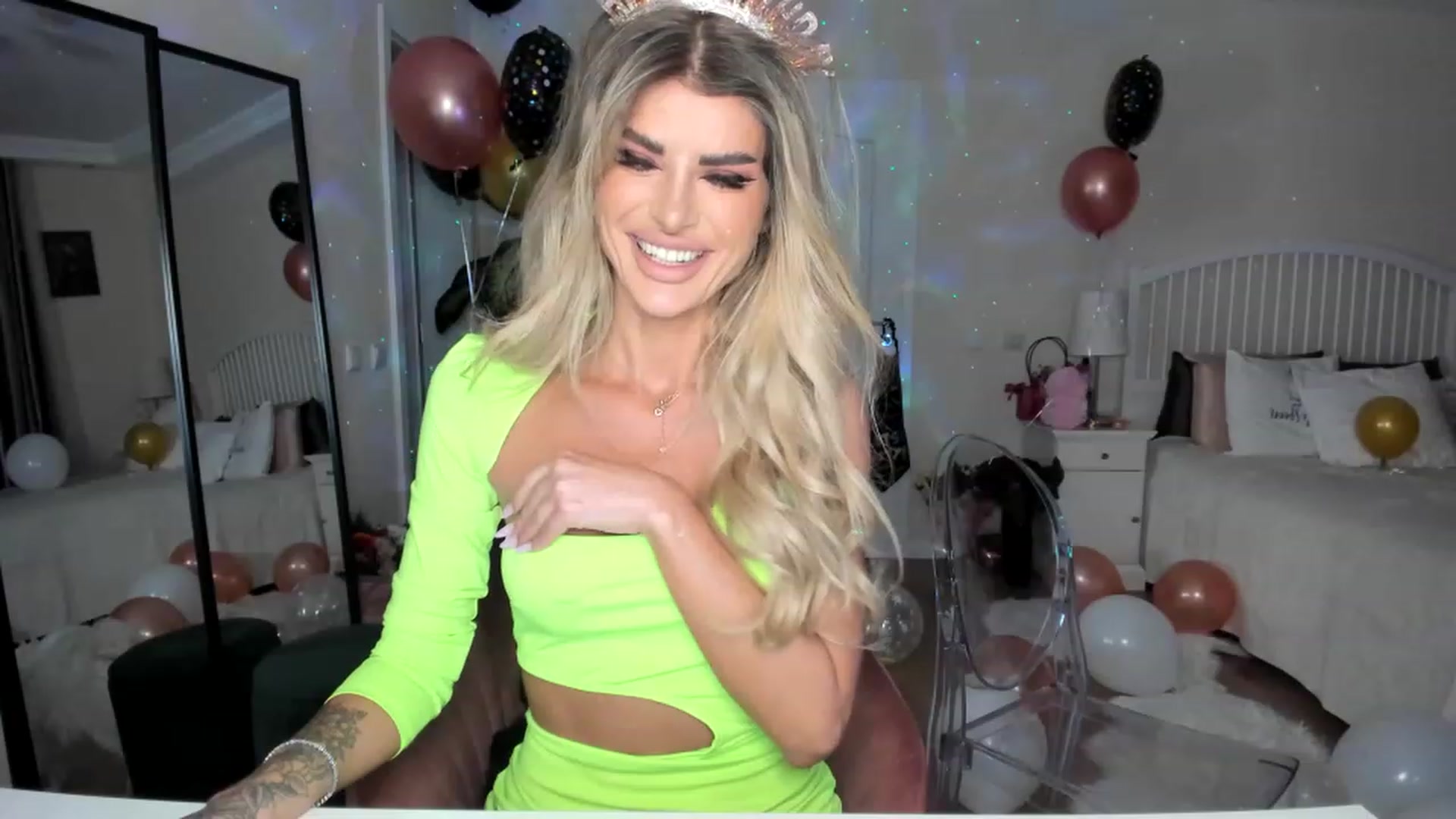 Gallery image thumbnail from BdayBellaa's myfreecams stream on, 04/01/2023, 22:02 image 12 of 20