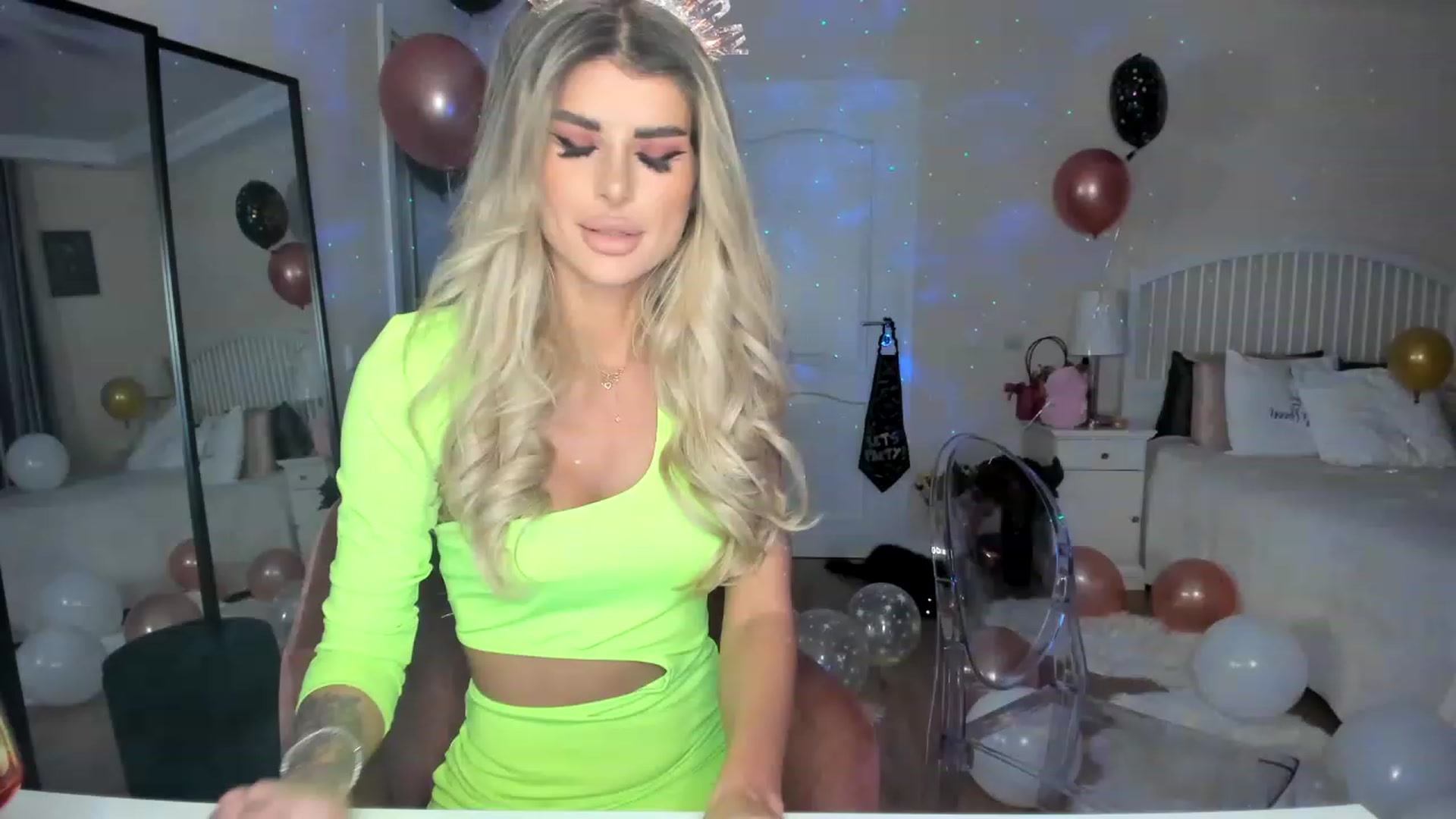Gallery image thumbnail from BdayBellaa's myfreecams stream on, 04/01/2023, 22:02 image 7 of 20