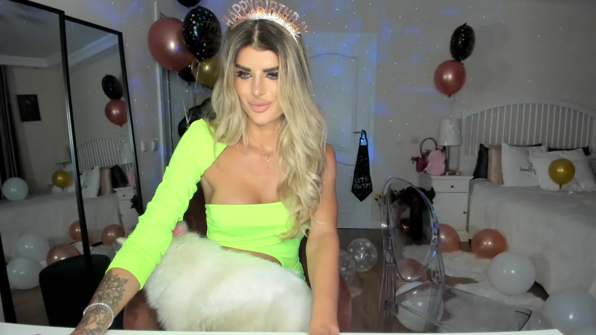 Gallery image thumbnail from BdayBellaa's myfreecams stream on, 04/01/2023, 22:02 image 10 of 20