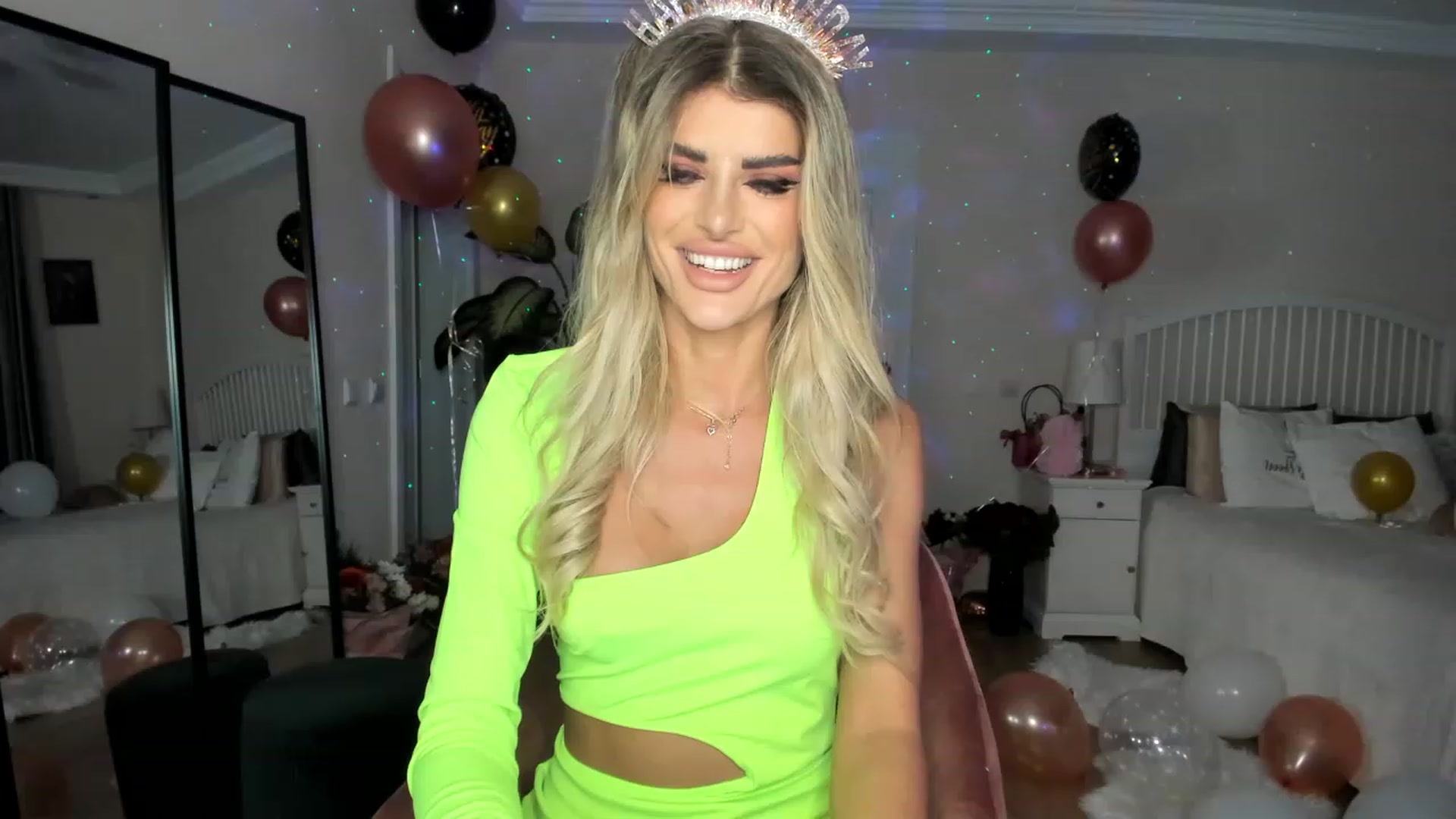 Gallery image thumbnail from BdayBellaa's myfreecams stream on, 04/01/2023, 23:19 image 1 of 20