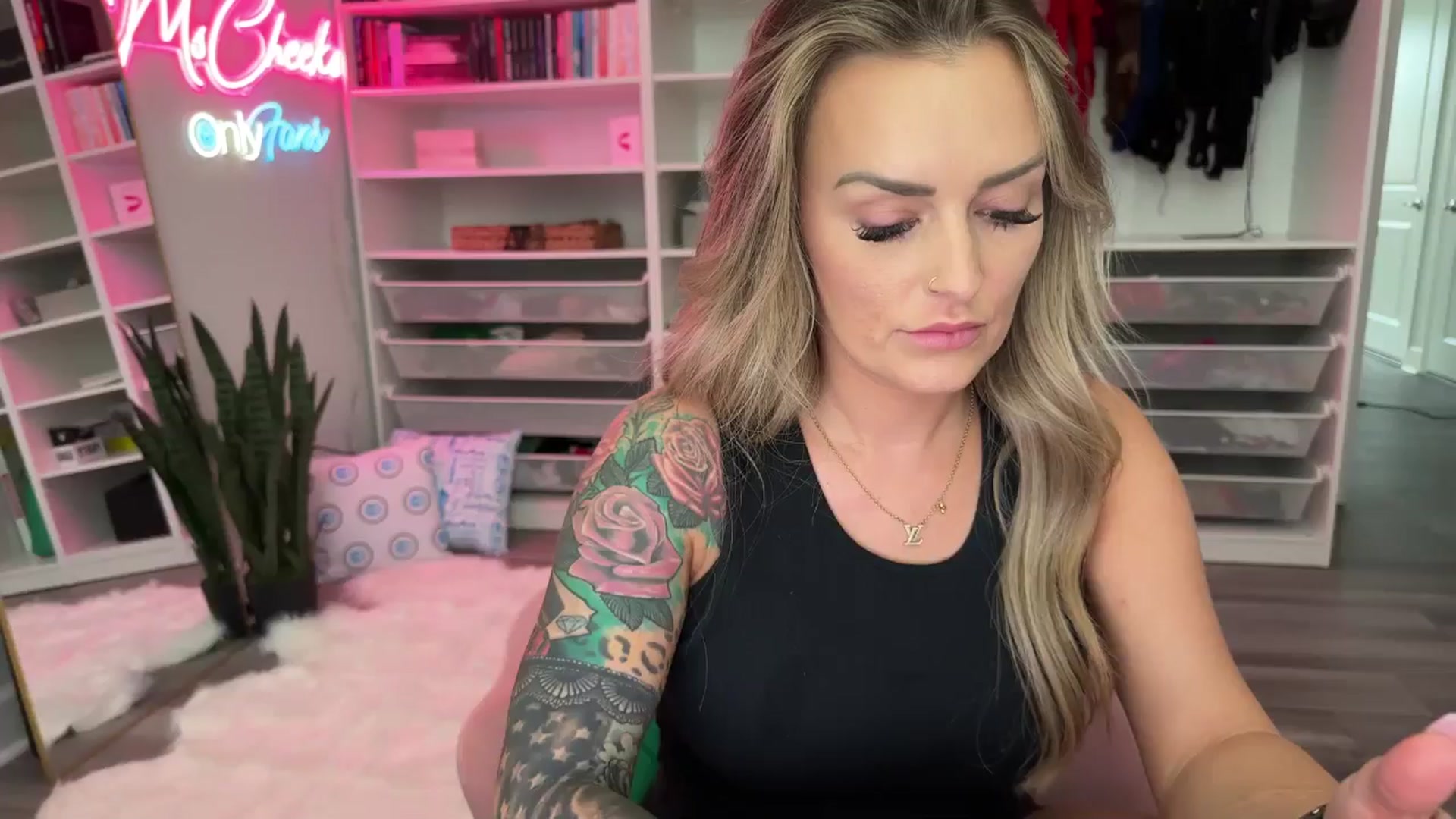 Gallery image thumbnail from BdayCheeks's myfreecams stream on, 07/13/2024, 23:20 image 13 of 20