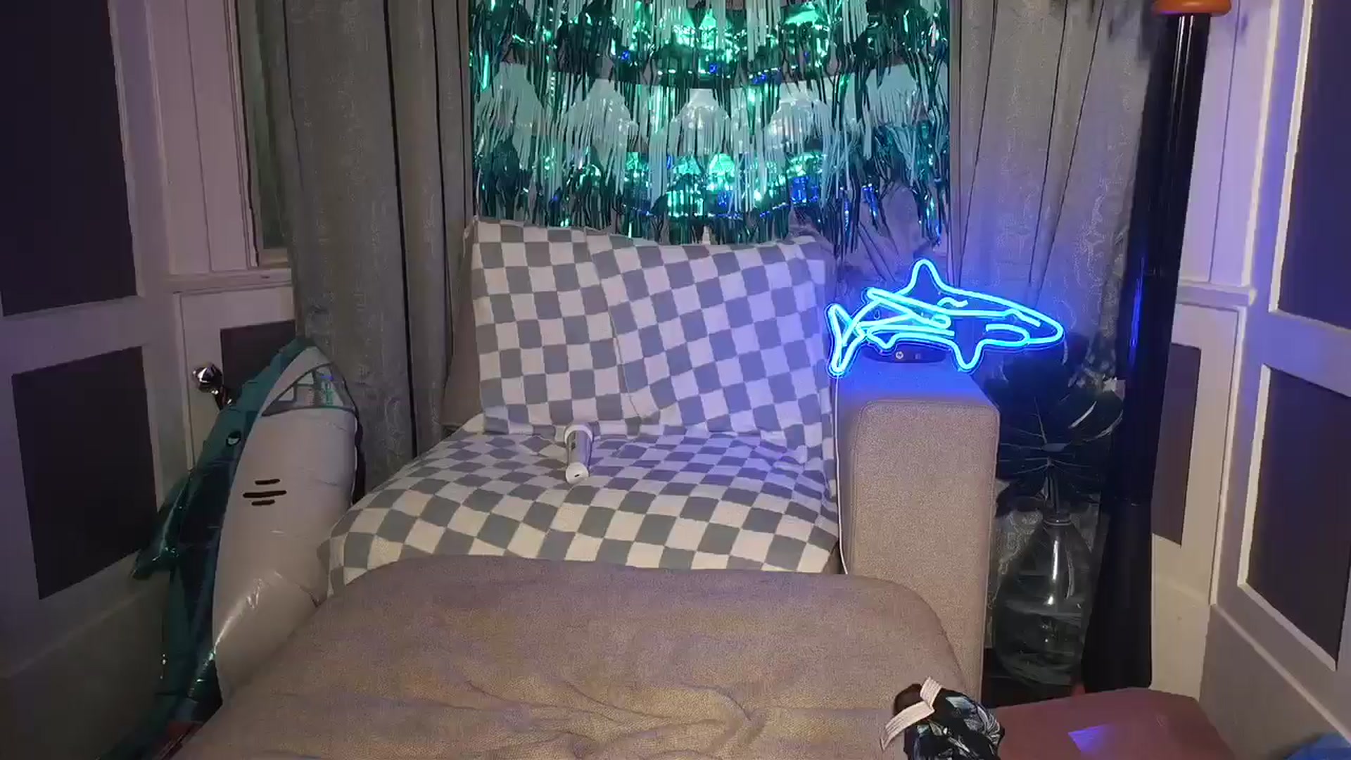 Gallery image thumbnail from BdayCubbi's myfreecams stream on, 06/22/2024, 05:43 image 19 of 20