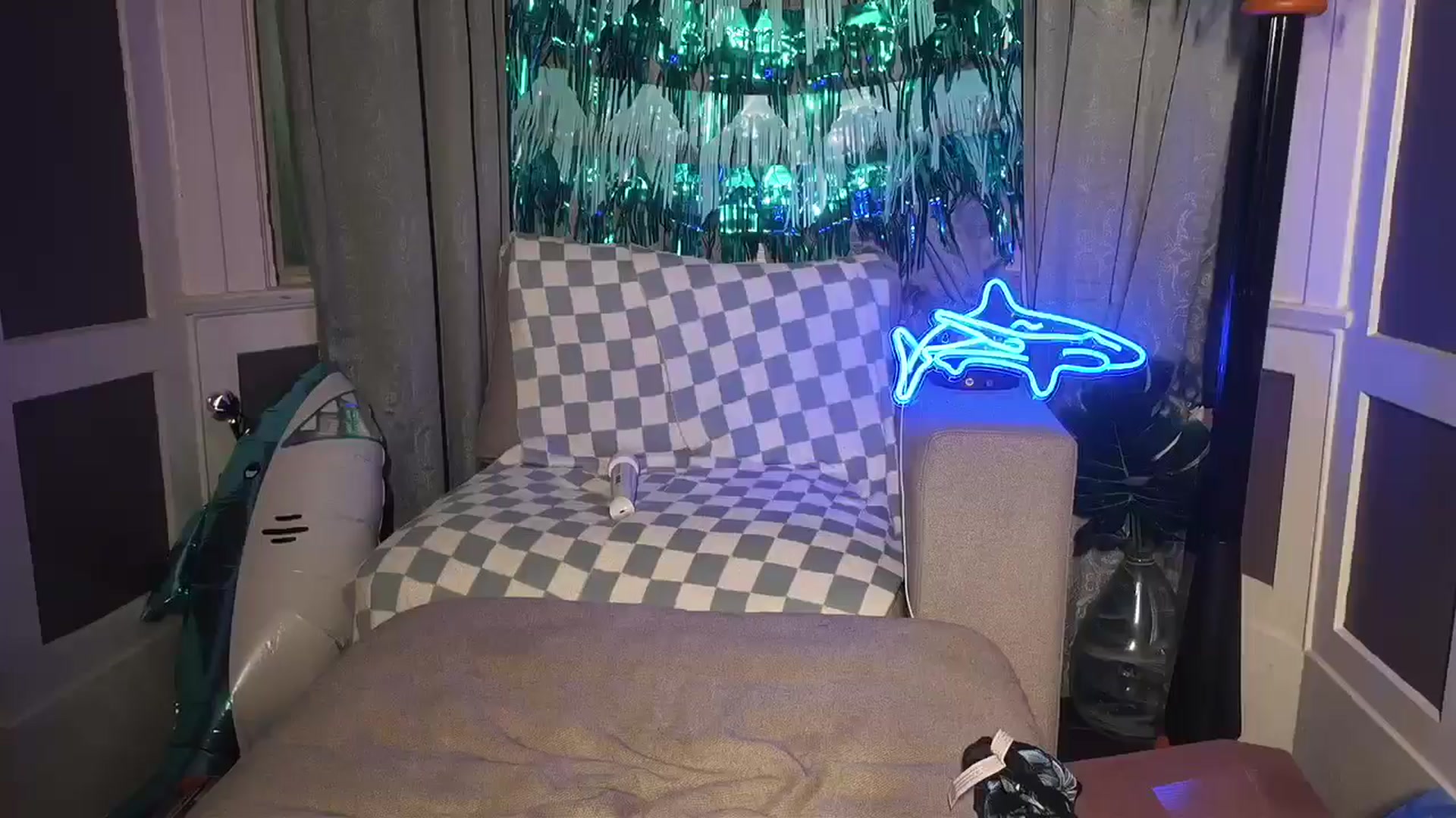 Gallery image thumbnail from BdayCubbi's myfreecams stream on, 06/22/2024, 05:43 image 18 of 20