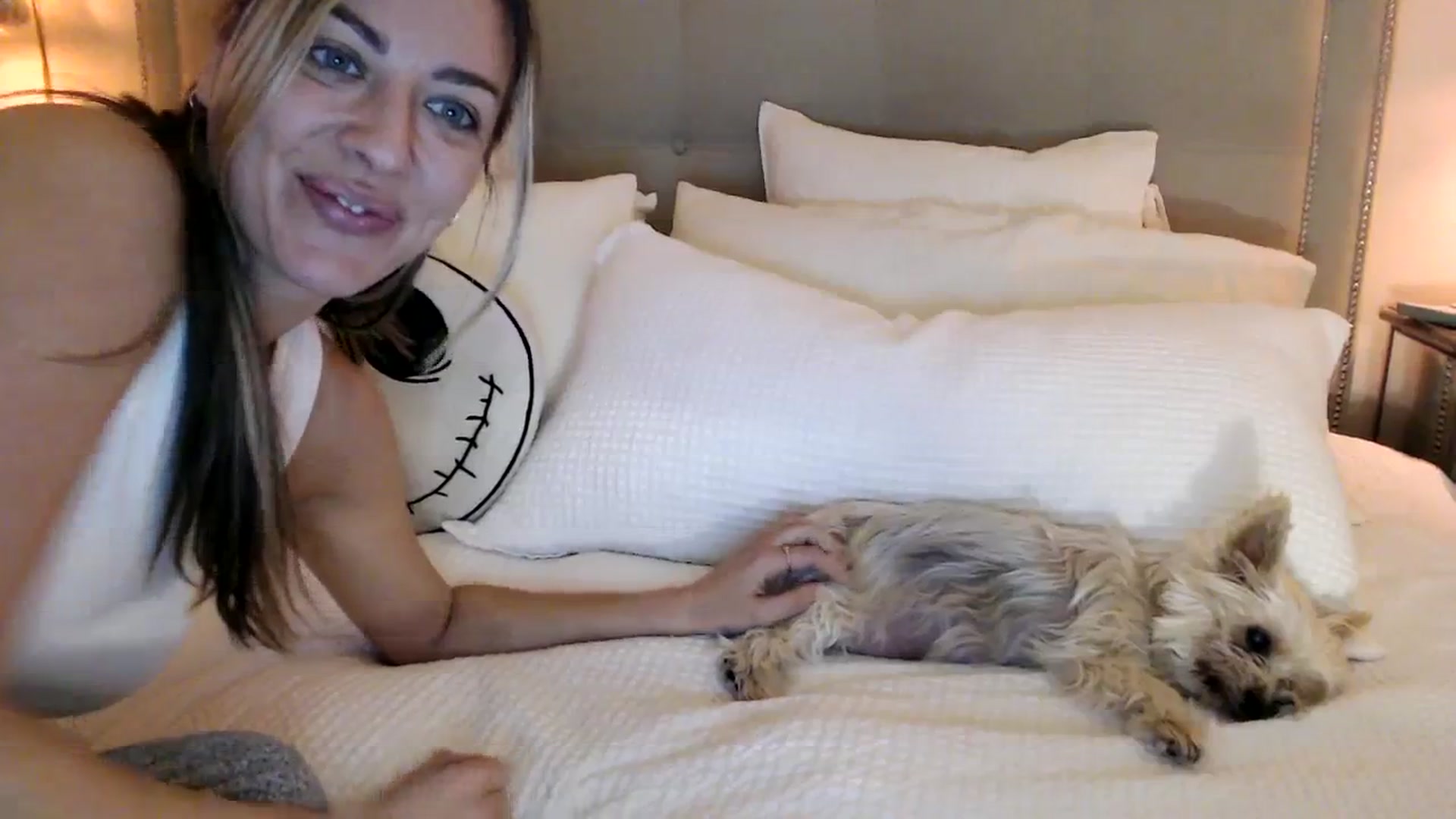 Gallery image thumbnail from BdayDani's myfreecams stream on, 12/31/2023, 07:52 image 13 of 20