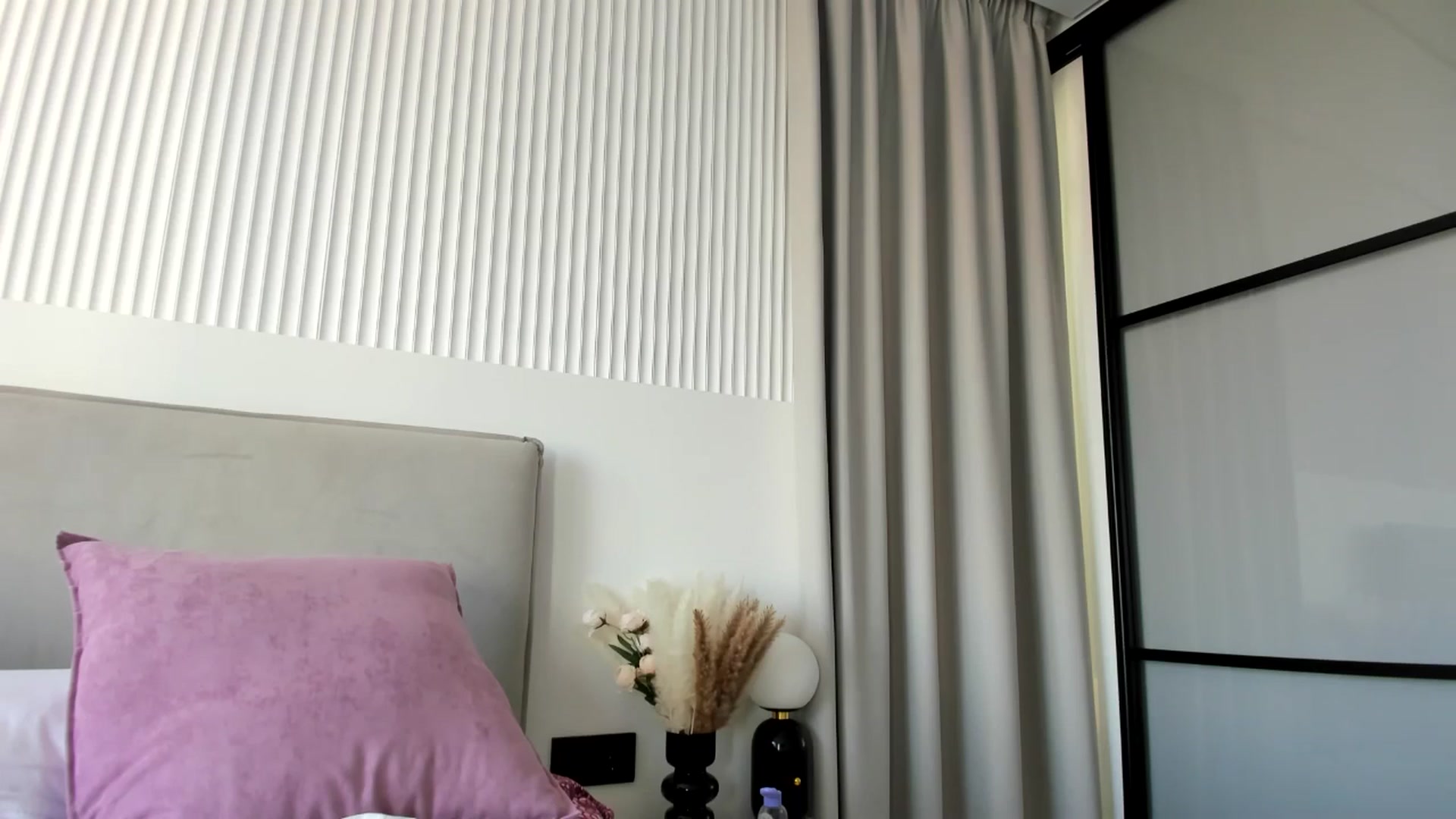 Gallery image thumbnail from BdayDragon's myfreecams stream on, 09/25/2024, 13:29 image 18 of 20