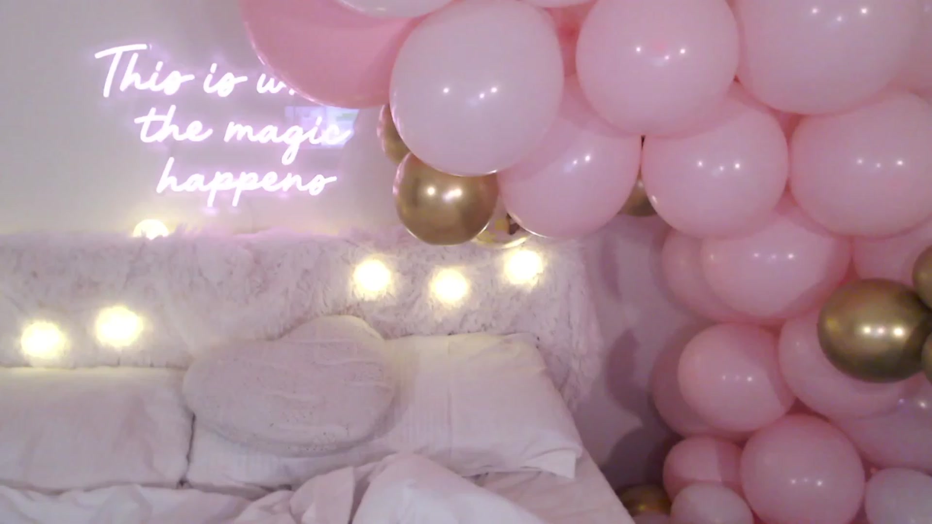 Gallery image thumbnail from BdayGalAri's myfreecams stream on, 08/27/2023, 03:35 image 12 of 20