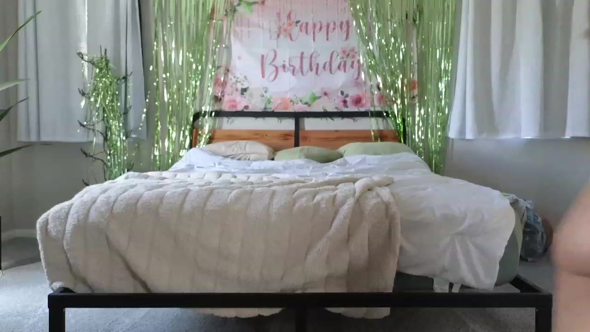 Gallery image thumbnail from BdayGoddessT's myfreecams stream on, 08/14/2023, 19:11 image 10 of 20