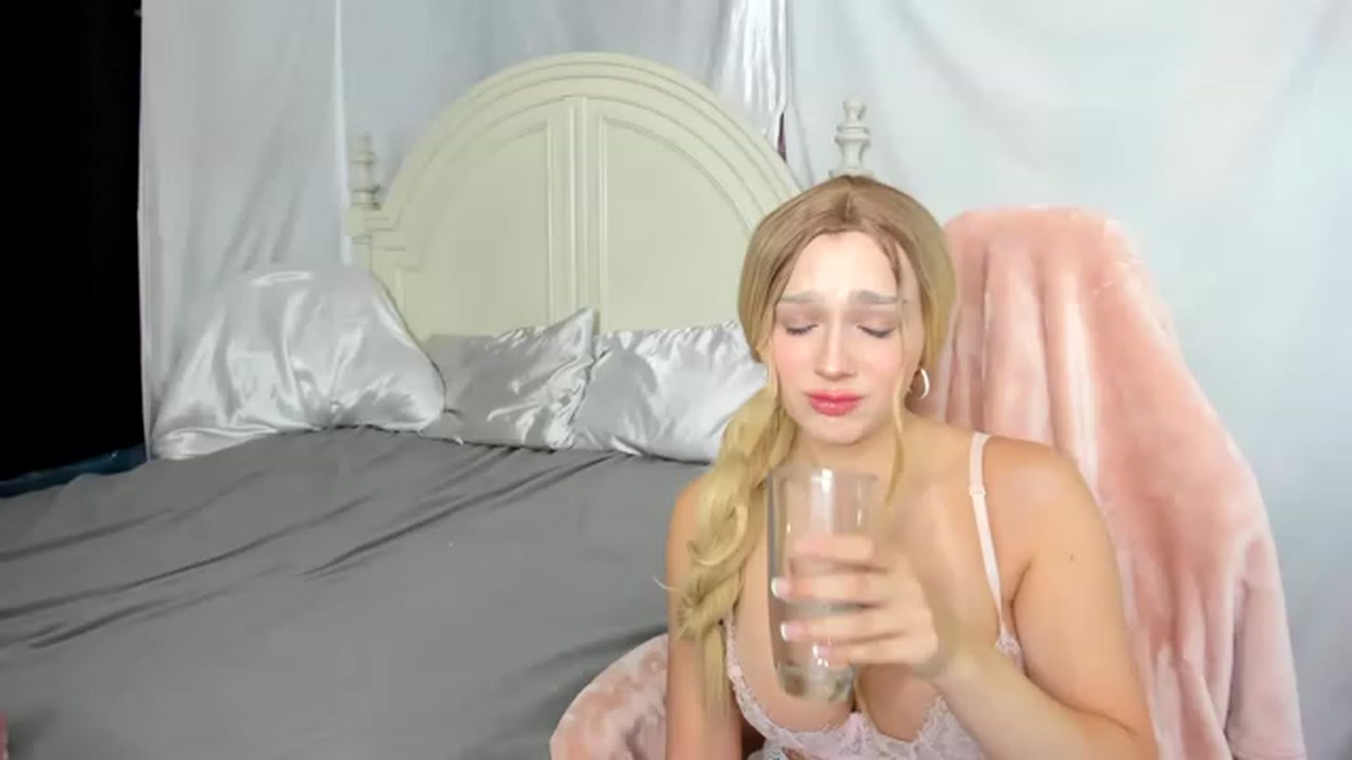 Gallery image thumbnail from BdayJenni's myfreecams stream on, 07/28/2023, 04:06 image 18 of 20
