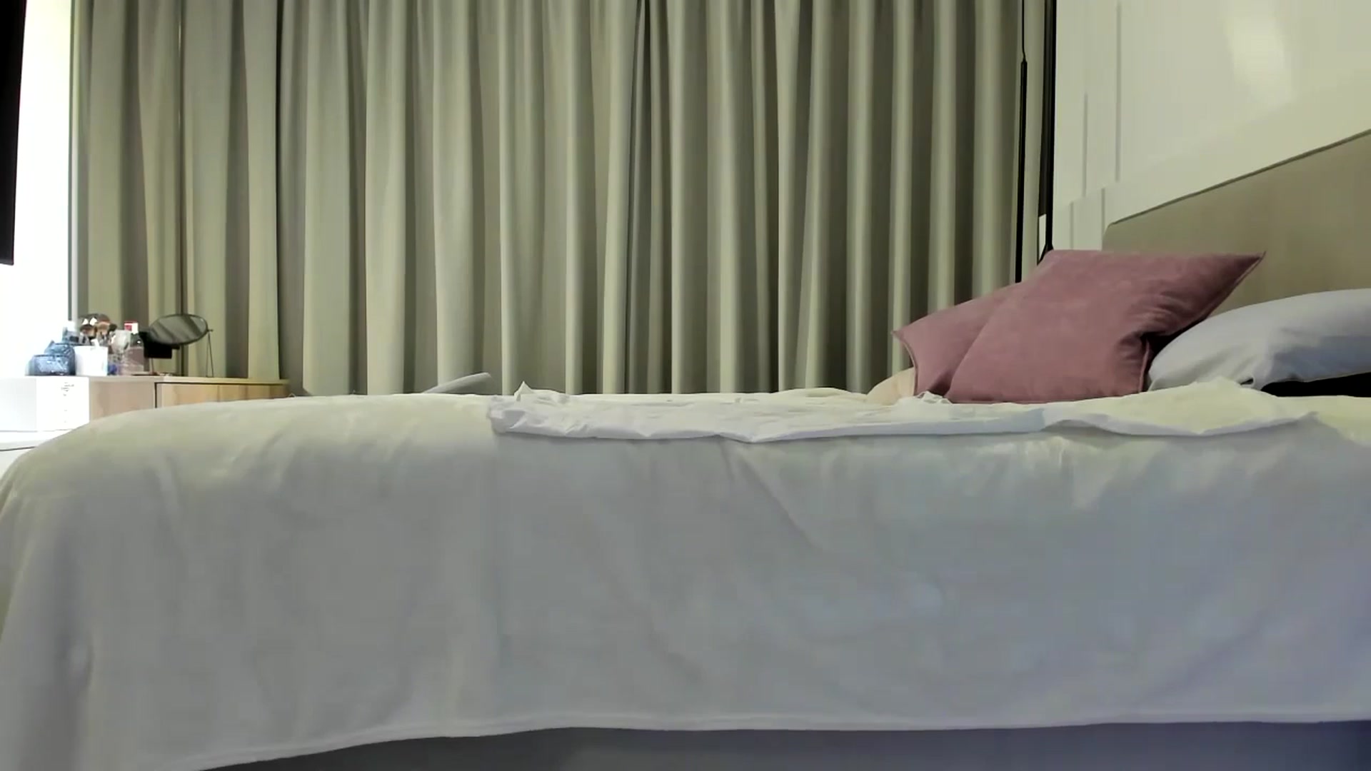 Gallery image thumbnail from BdayJuicyLips's myfreecams stream on, 09/07/2024, 19:27 image 7 of 20