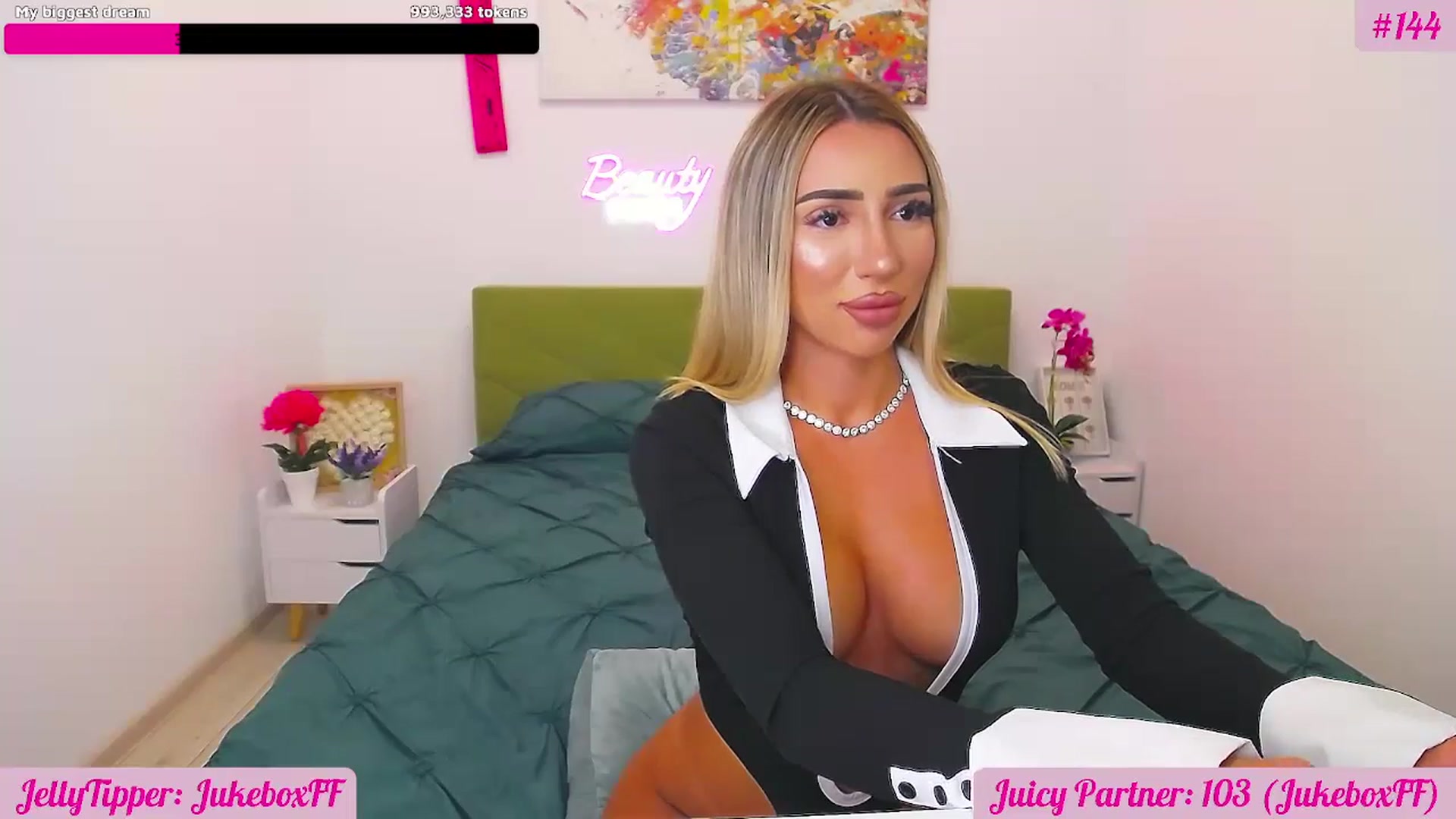 Gallery image thumbnail from BdayKara's myfreecams stream on, 09/22/2025, 17:36 image 10 of 20