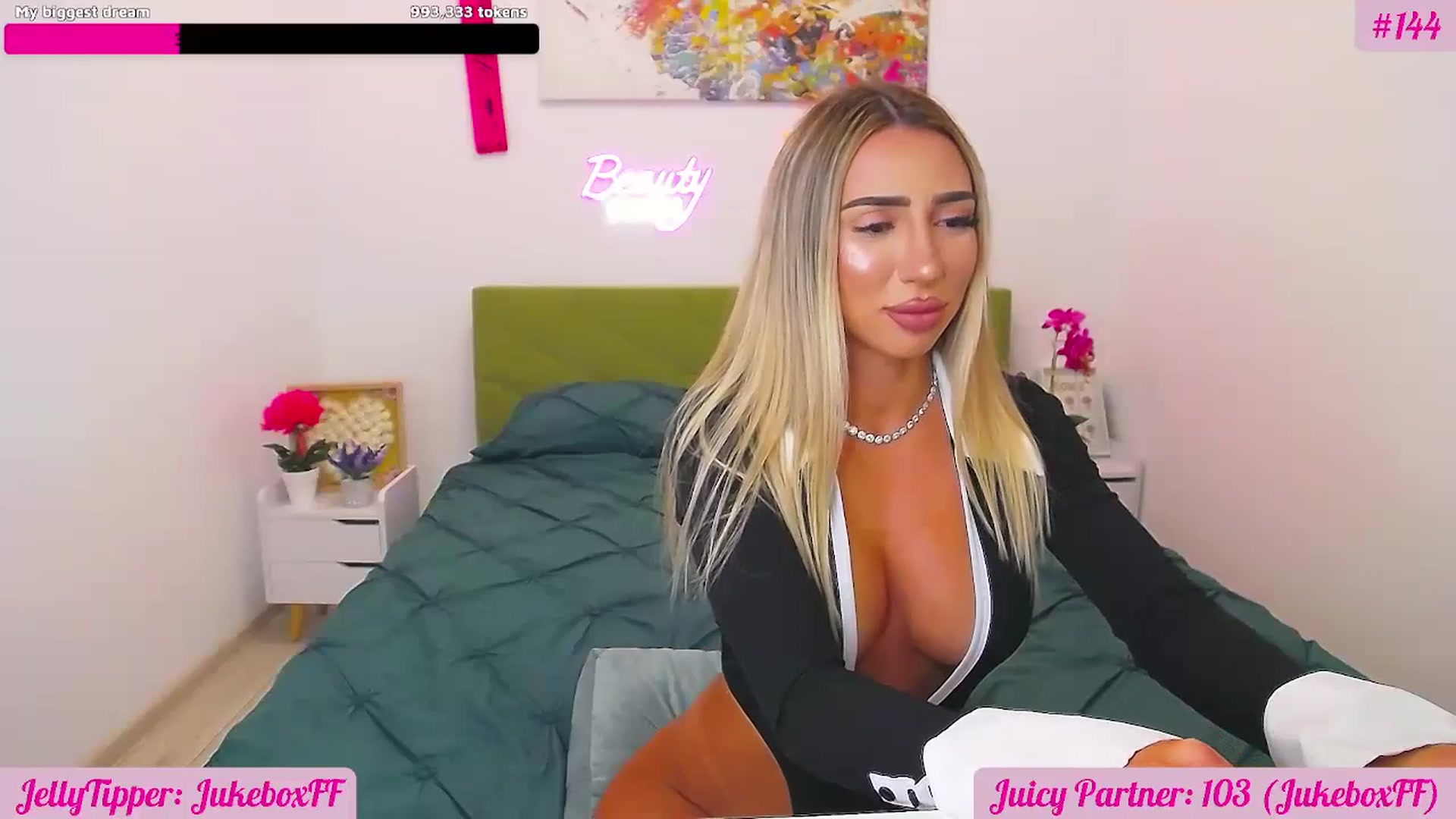 Gallery image thumbnail from BdayKara's myfreecams stream on, 09/22/2025, 17:36 image 7 of 20