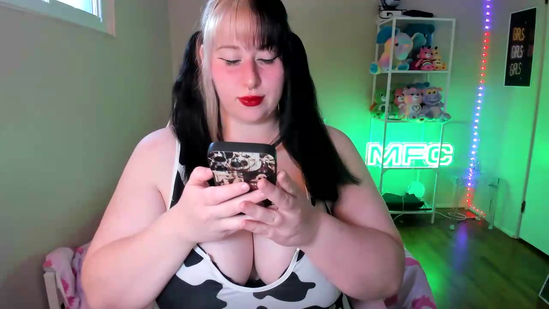 Gallery image thumbnail from BdayLauren's myfreecams stream on, 08/19/2026, 17:50 image 2 of 20