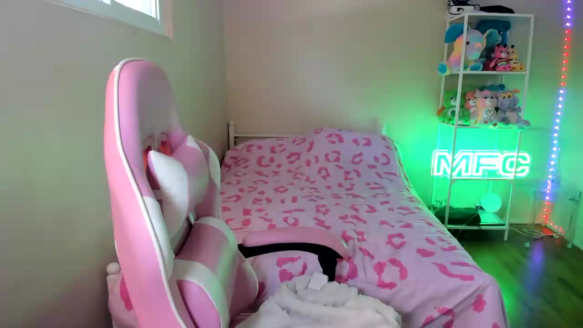 Gallery image thumbnail from BdayLauren's myfreecams stream on, 08/21/2026, 20:42 image 7 of 20