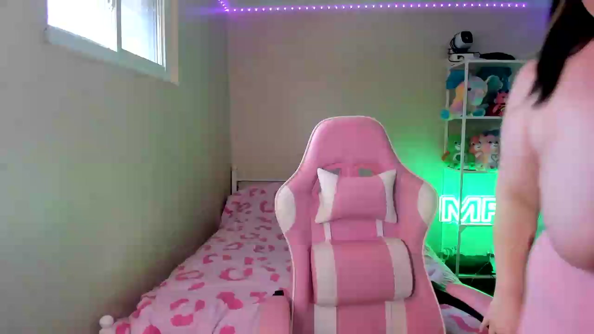 Gallery image thumbnail from BdayLauren's myfreecams stream on, 08/21/2026, 20:42 image 18 of 20