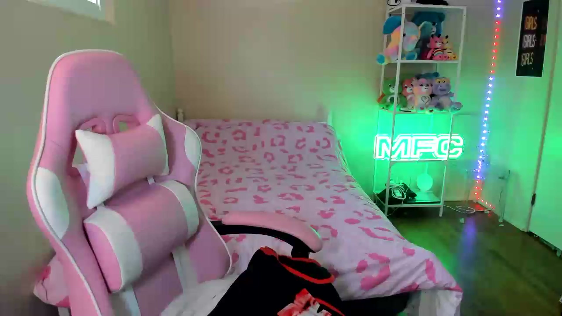 Gallery image thumbnail from BdayLauren's myfreecams stream on, 08/28/2026, 21:12 image 2 of 20