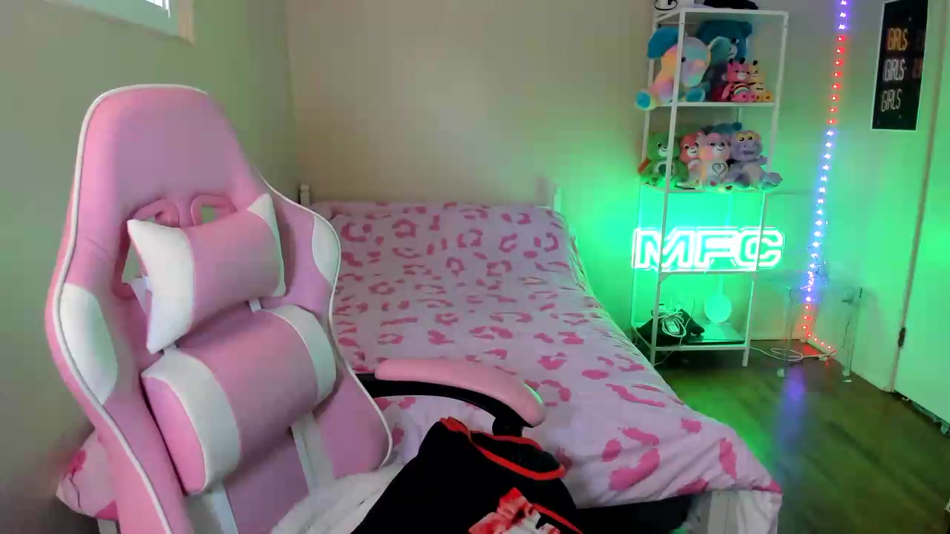Gallery image thumbnail from BdayLauren's myfreecams stream on, 08/28/2026, 21:12 image 3 of 20