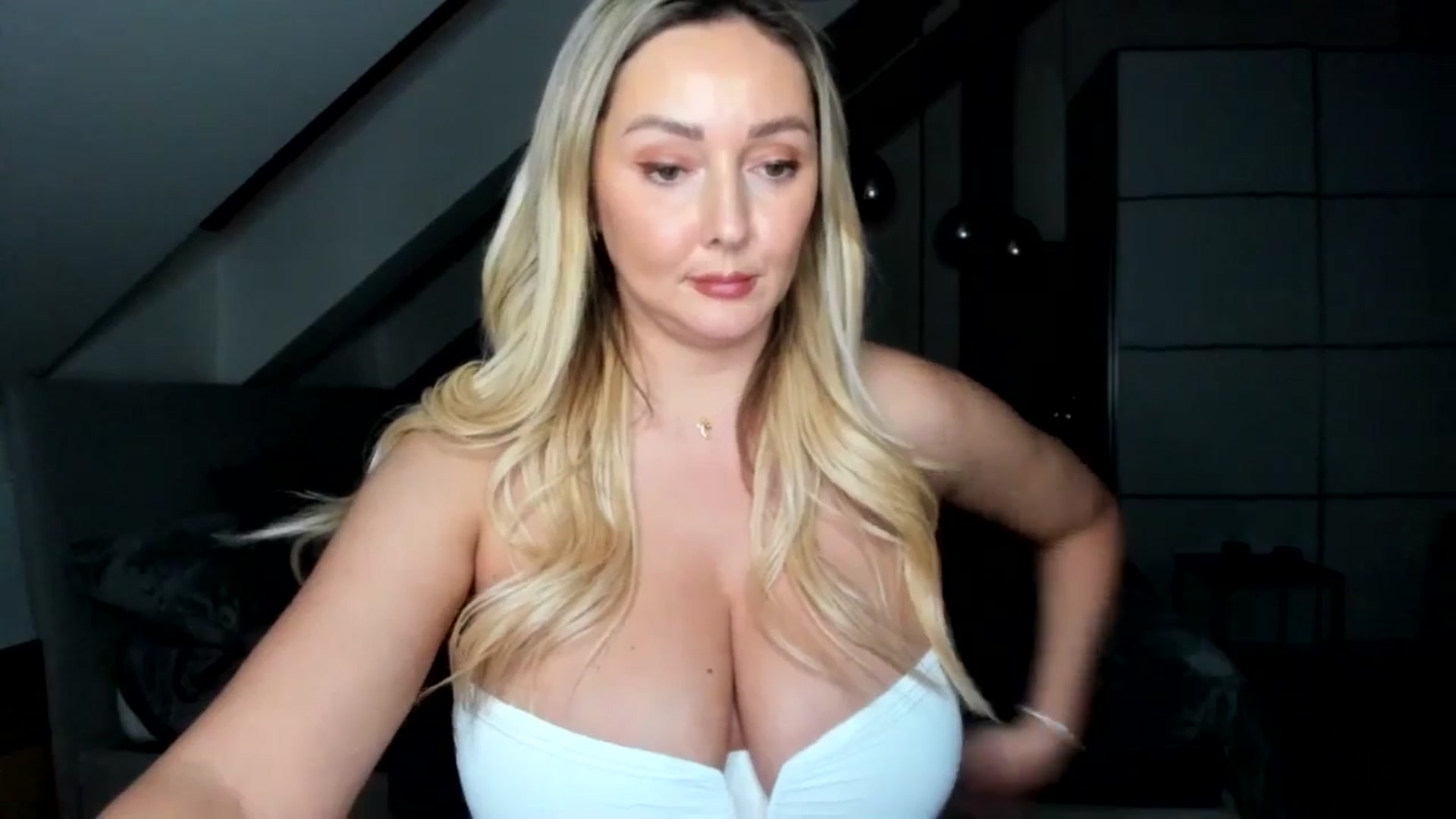 Gallery image thumbnail from BdayMi_Ha's myfreecams stream on, 01/06/2026, 16:21 image 19 of 20
