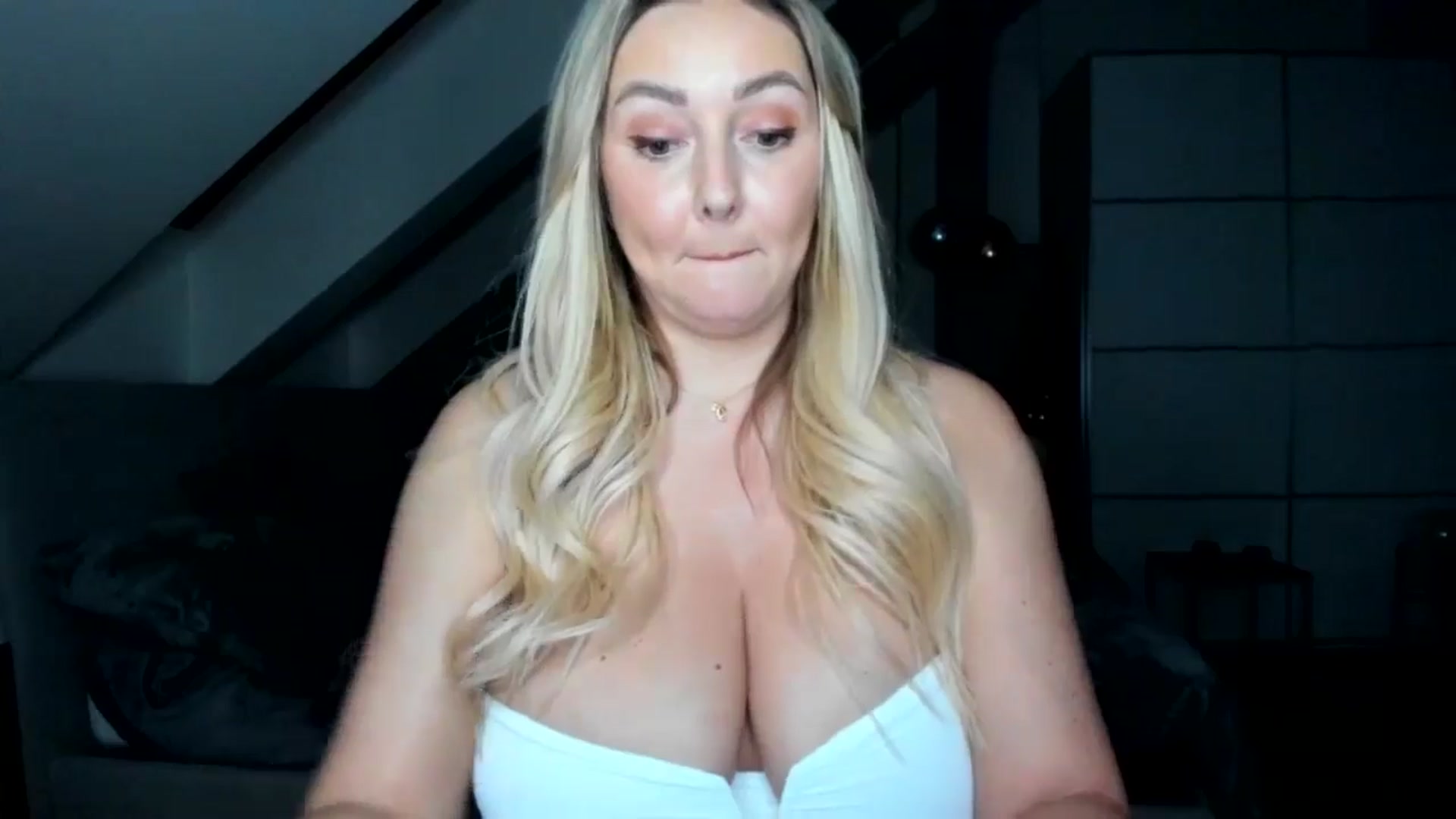 Gallery image thumbnail from BdayMi_Ha's myfreecams stream on, 01/06/2026, 16:21 image 14 of 20