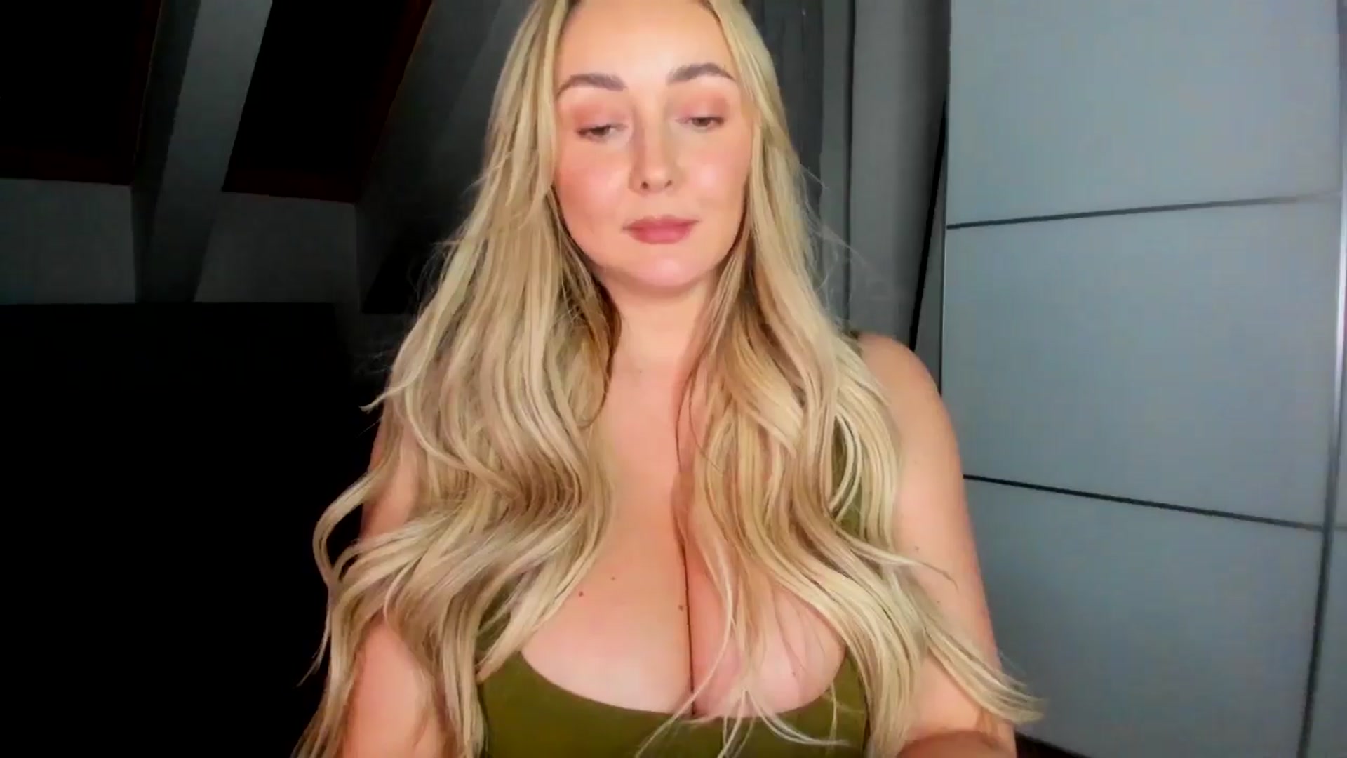 Gallery image thumbnail from BdayMi_Ha's myfreecams stream on, 01/28/2026, 16:32 image 17 of 20