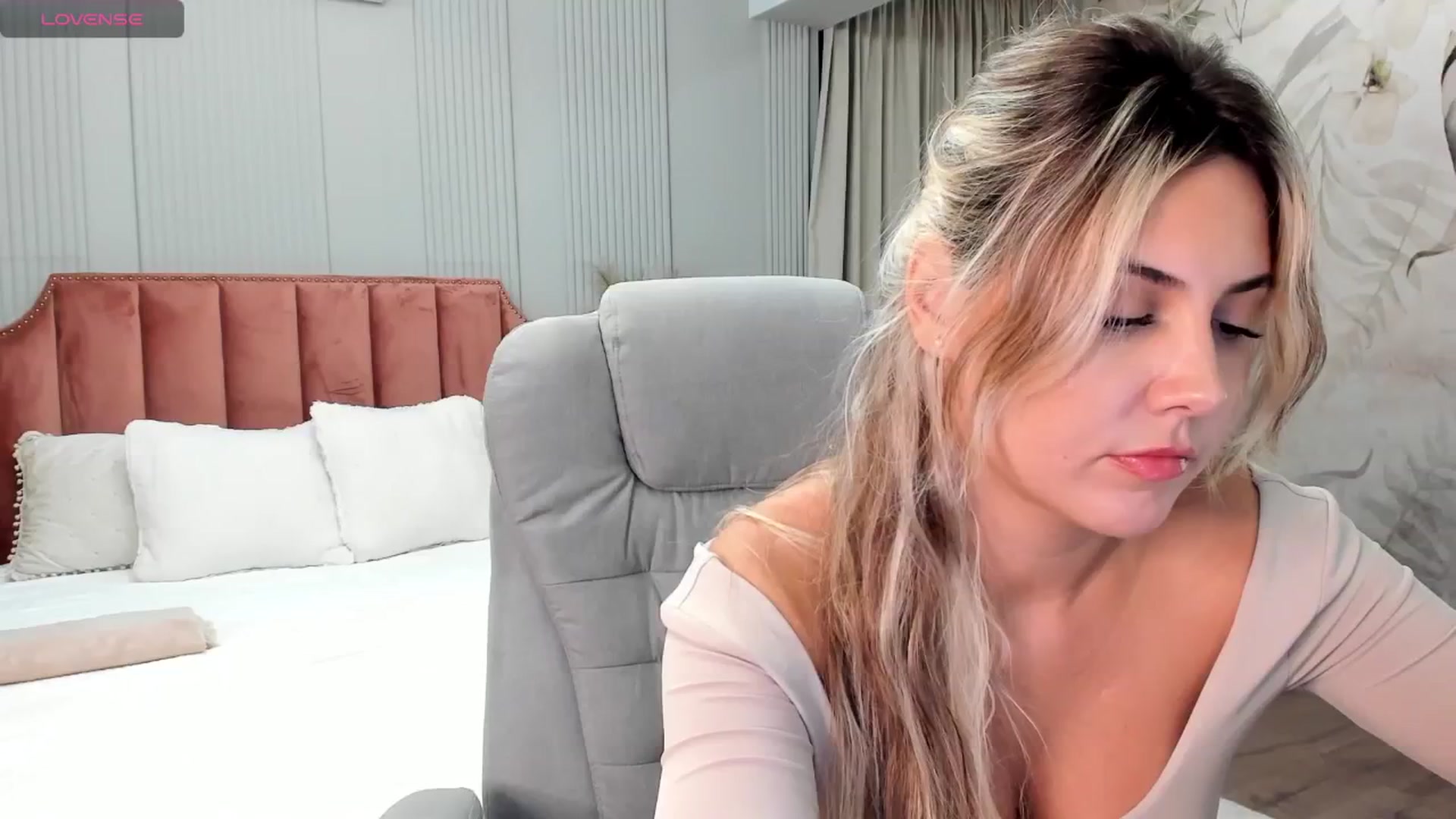 Gallery image thumbnail from BdayMonthNel's myfreecams stream on, 08/04/2024, 21:21 image 3 of 20