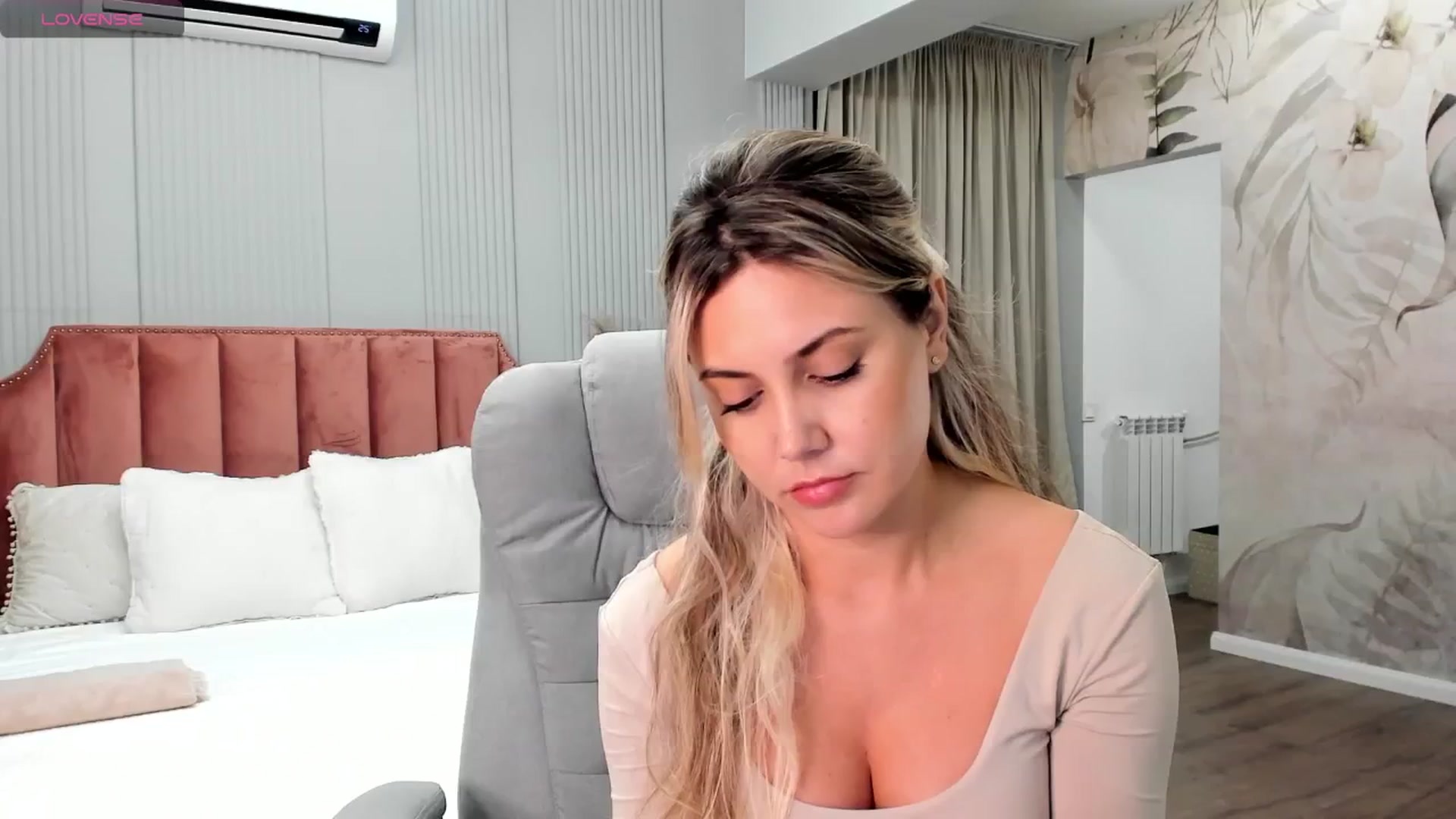 Gallery image thumbnail from BdayMonthNel's myfreecams stream on, 08/04/2024, 21:21 image 2 of 20