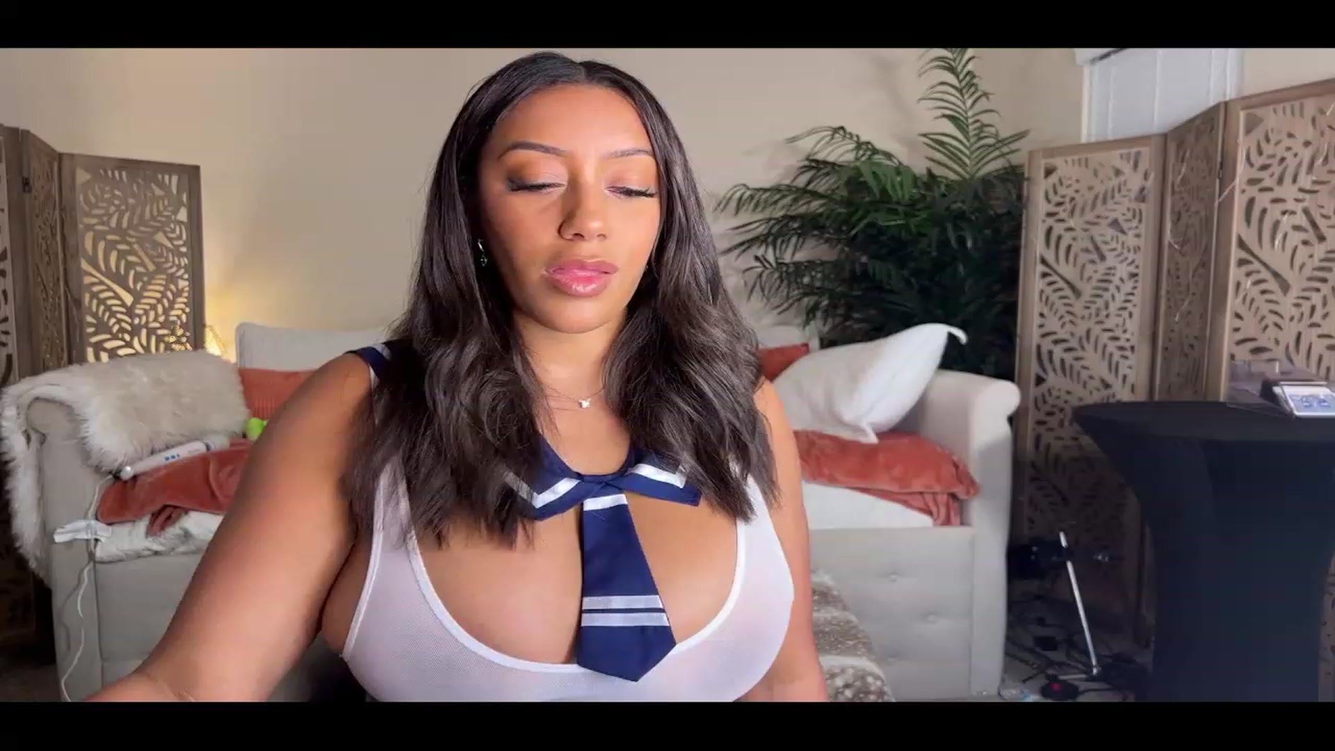 Gallery image thumbnail from BdayMonth_Ari's myfreecams stream on, 04/26/2023, 02:37 image 8 of 20