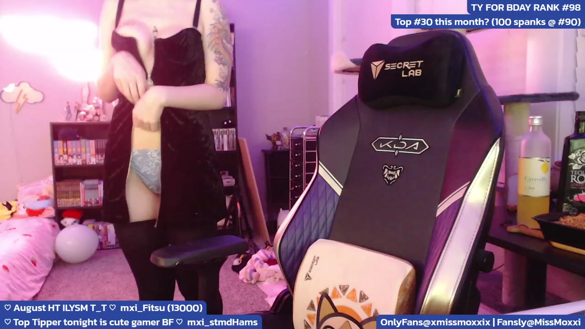 Gallery image thumbnail from BdayMoxxi's myfreecams stream on, 08/27/2023, 05:34 image 4 of 20