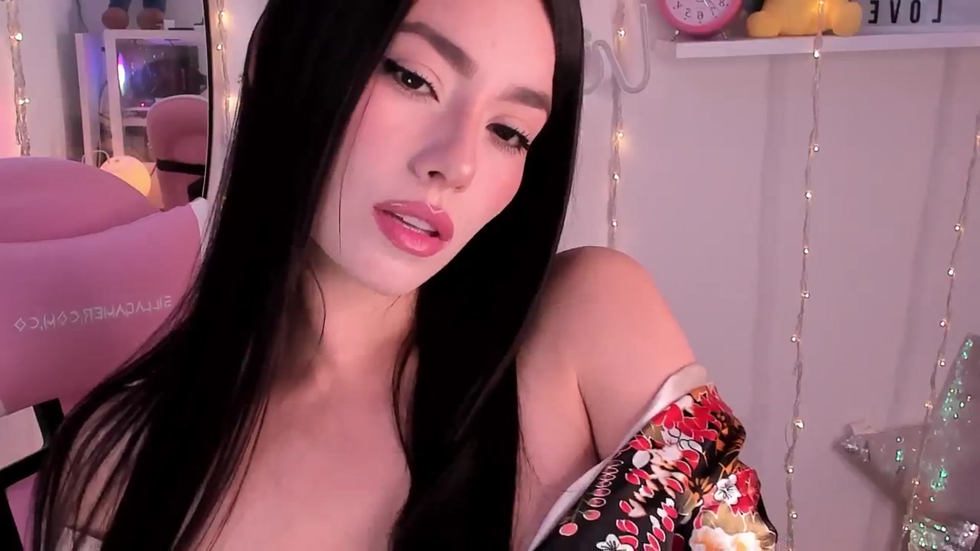 Gallery image thumbnail from BdayNaty's myfreecams stream on, 06/19/2024, 04:16 image 2 of 20