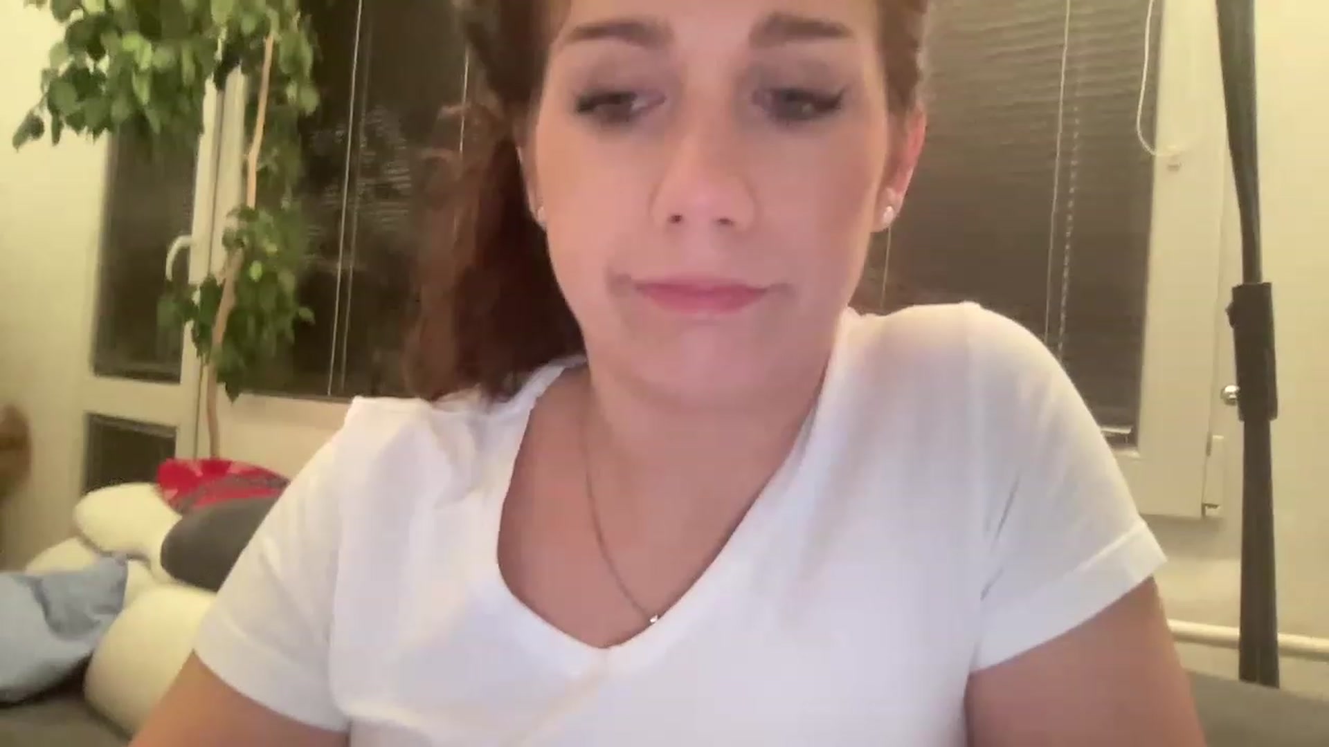 Gallery image thumbnail from BdaySquirrel's myfreecams stream on, 05/01/2023, 24:16 image 16 of 20
