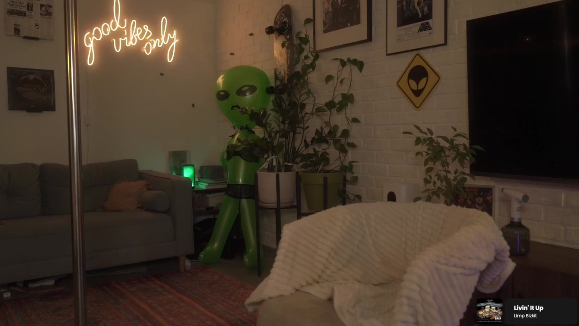 Gallery image thumbnail from BdayVibes's myfreecams stream on, 02/28/2026, 02:17 image 17 of 20
