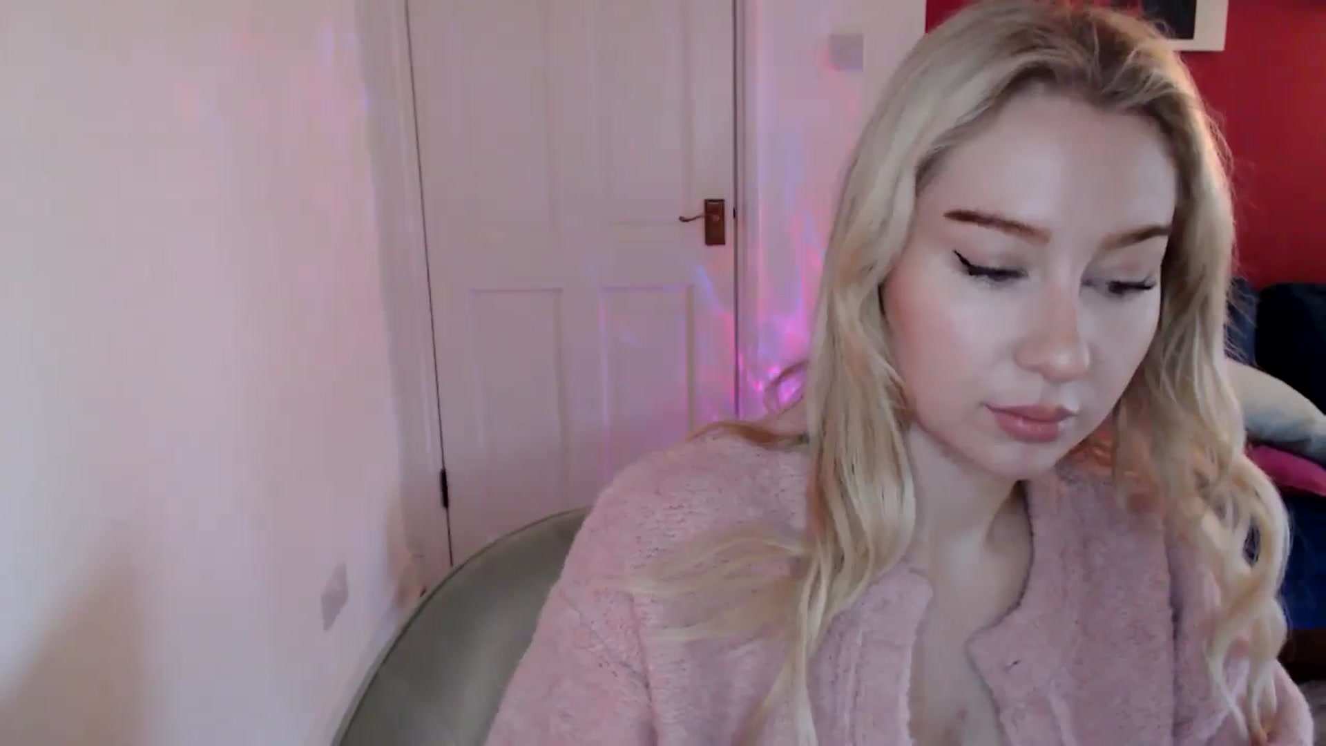 Gallery image thumbnail from Bday_Ava's myfreecams stream on, 01/01/2025, 11:55 image 16 of 20