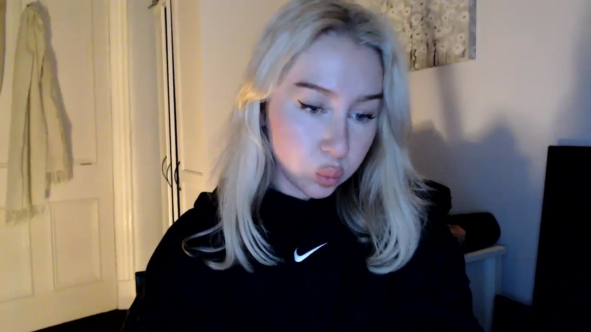 Gallery image thumbnail from Bday_Ava's myfreecams stream on, 01/10/2025, 16:32 image 17 of 20
