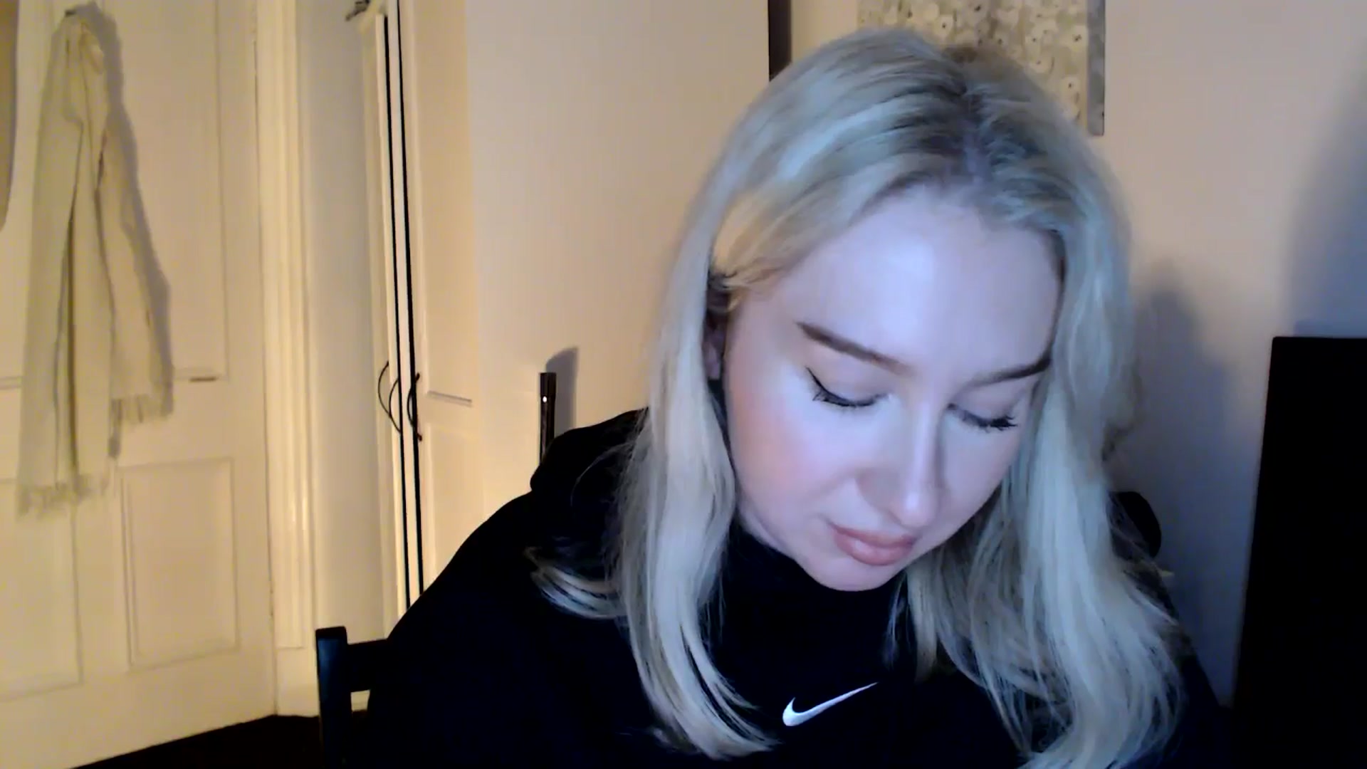 Gallery image thumbnail from Bday_Ava's myfreecams stream on, 01/10/2025, 16:32 image 14 of 20