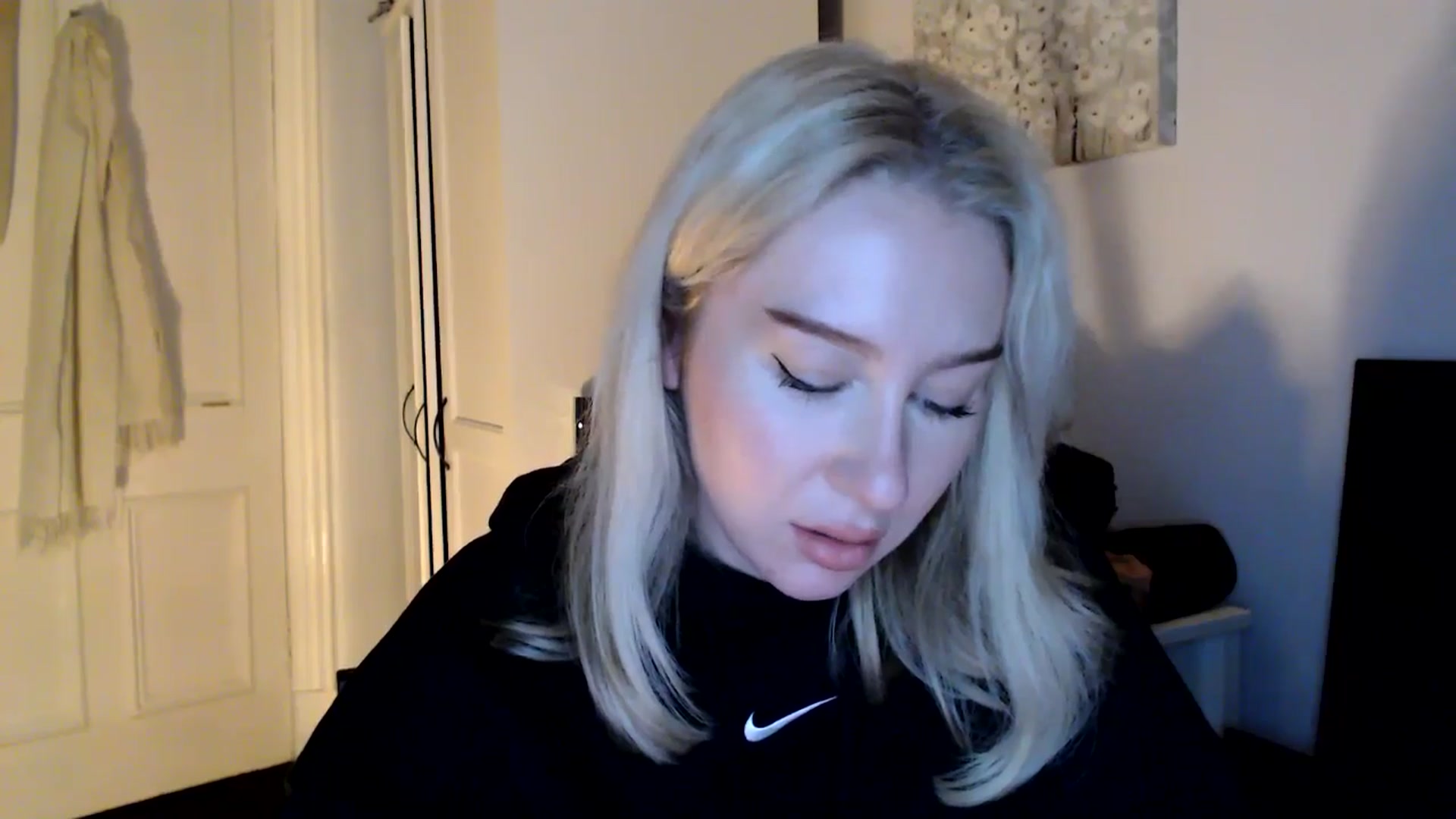 Gallery image thumbnail from Bday_Ava's myfreecams stream on, 01/10/2025, 16:32 image 15 of 20