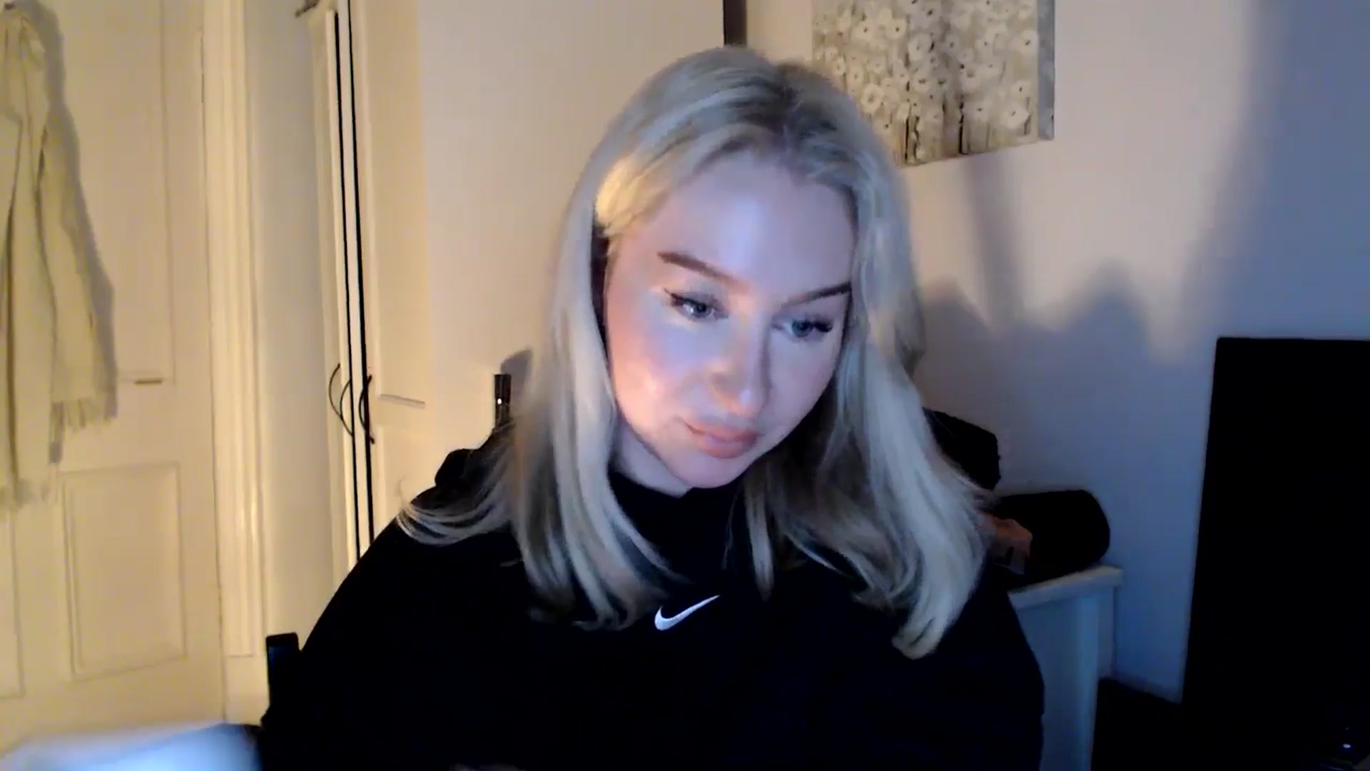 Gallery image thumbnail from Bday_Ava's myfreecams stream on, 01/10/2025, 16:32 image 13 of 20