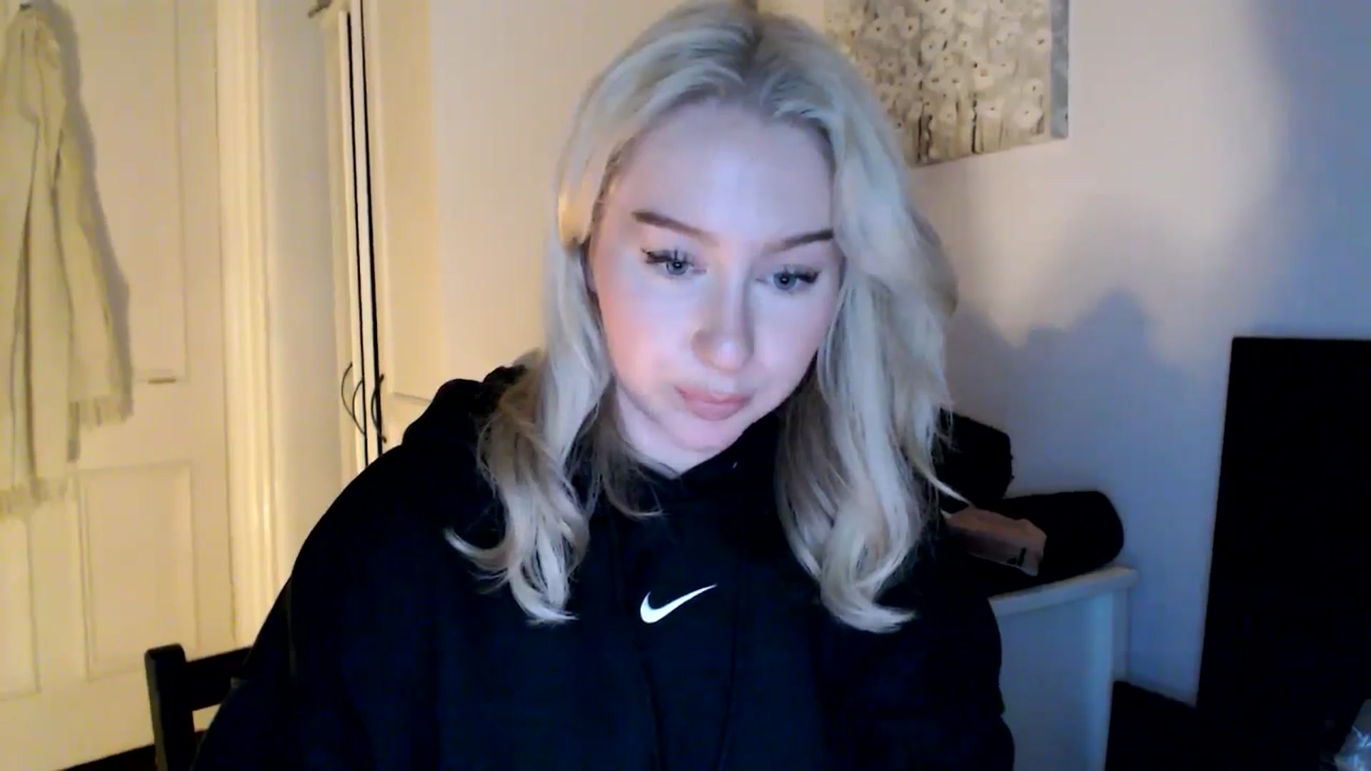 Gallery image thumbnail from Bday_Ava's myfreecams stream on, 01/10/2025, 17:46 image 9 of 20