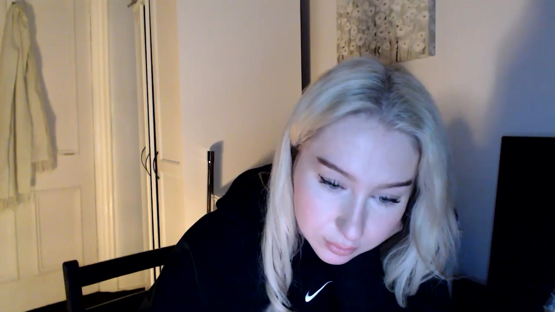 Gallery image thumbnail from Bday_Ava's myfreecams stream on, 01/10/2025, 17:46 image 6 of 20