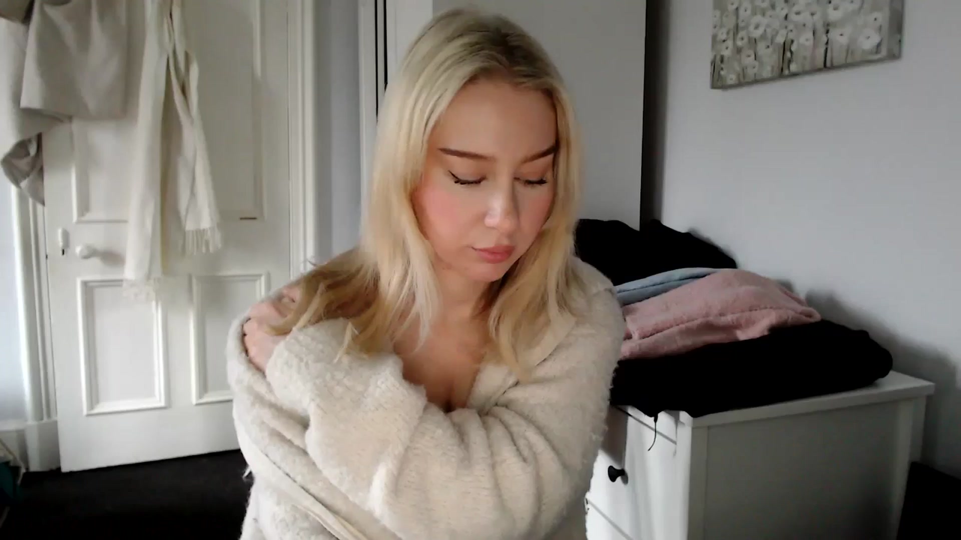 Gallery image thumbnail from Bday_Ava's myfreecams stream on, 01/11/2025, 12:13 image 14 of 20