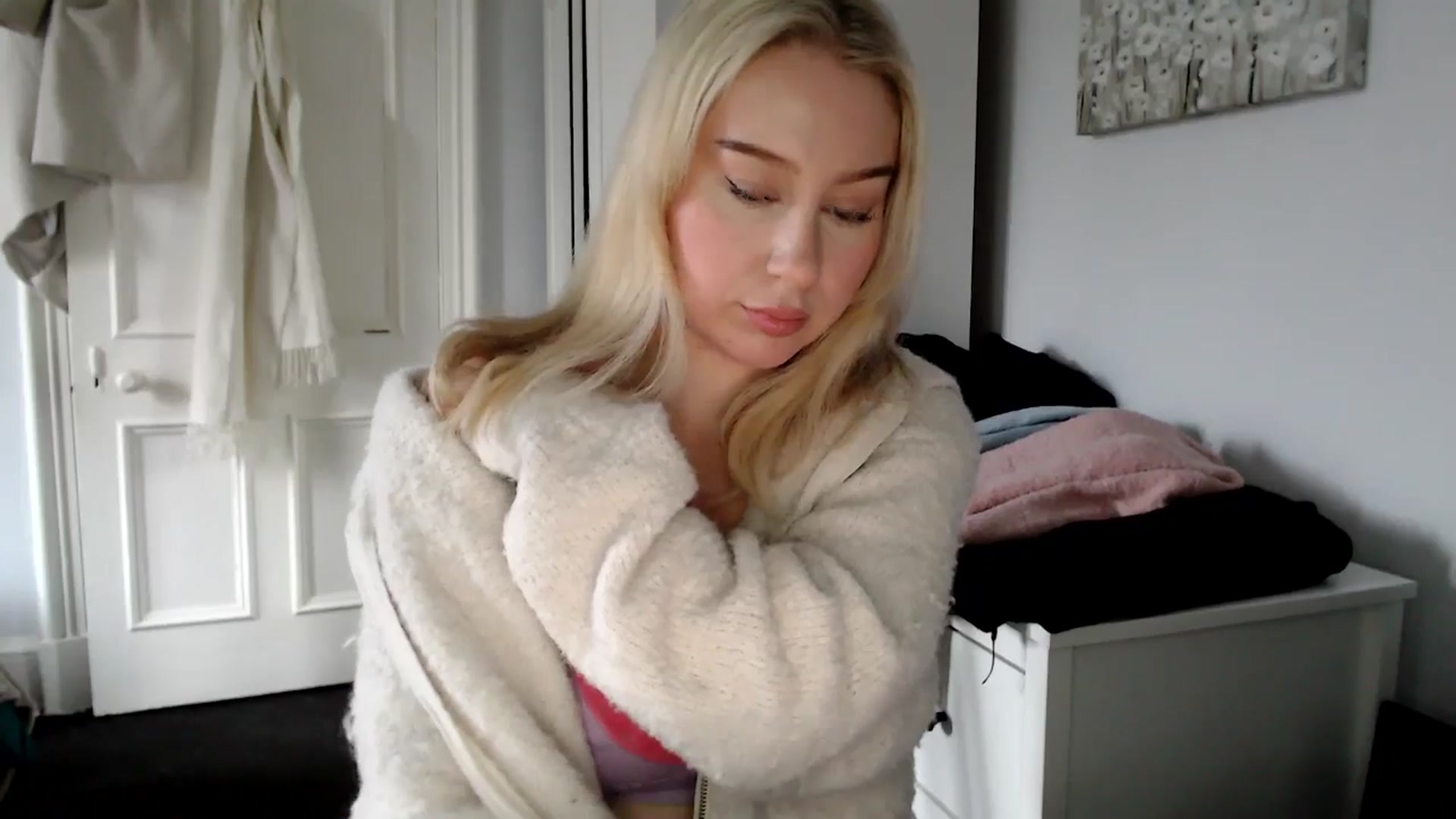 Gallery image thumbnail from Bday_Ava's myfreecams stream on, 01/11/2025, 12:13 image 12 of 20