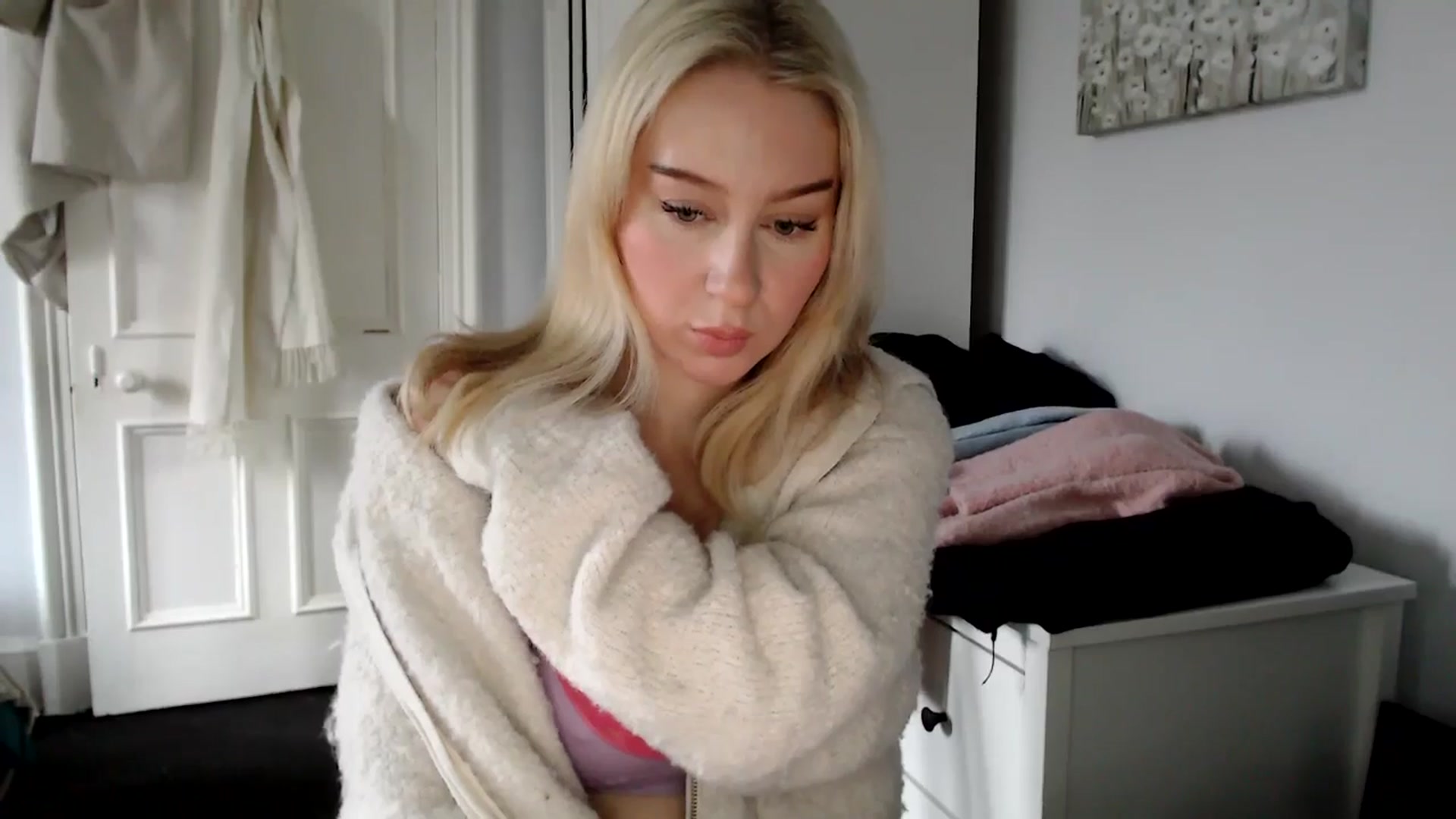 Gallery image thumbnail from Bday_Ava's myfreecams stream on, 01/11/2025, 12:13 image 13 of 20