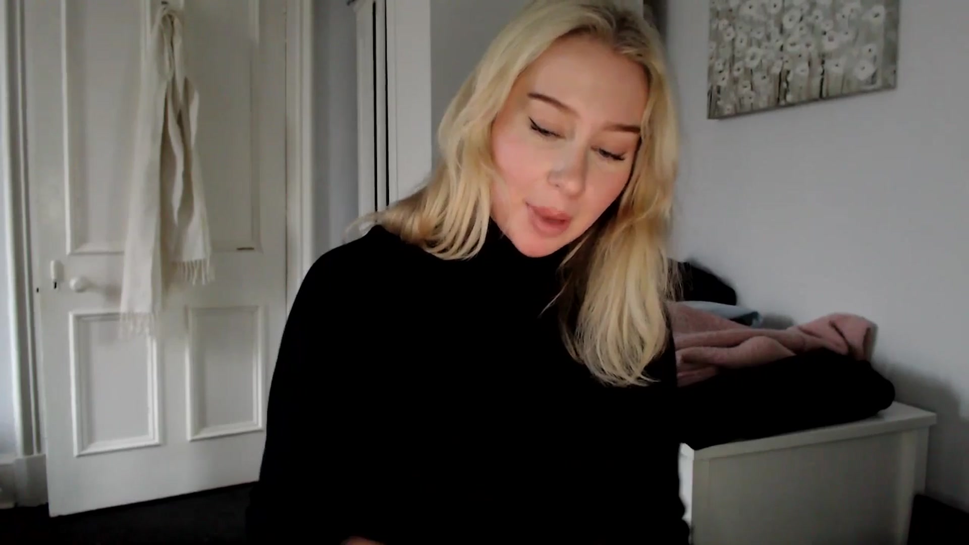 Gallery image thumbnail from Bday_Ava's myfreecams stream on, 01/11/2025, 15:11 image 6 of 20