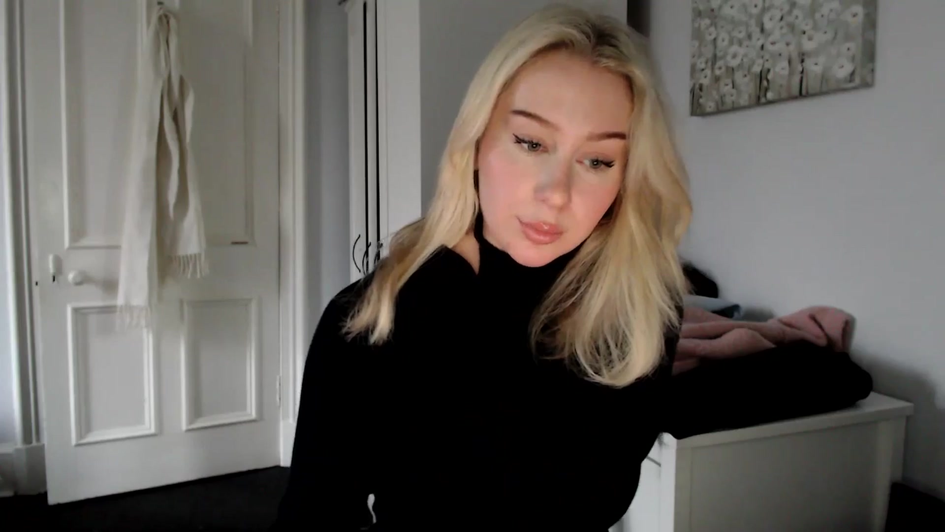 Gallery image thumbnail from Bday_Ava's myfreecams stream on, 01/11/2025, 15:11 image 8 of 20