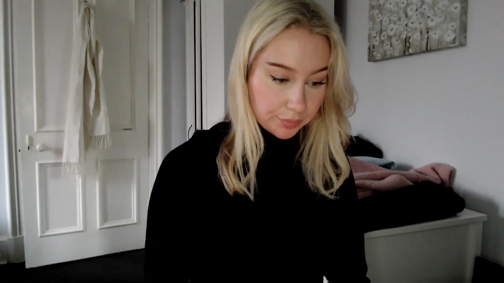 Gallery image thumbnail from Bday_Ava's myfreecams stream on, 01/11/2025, 15:11 image 2 of 20