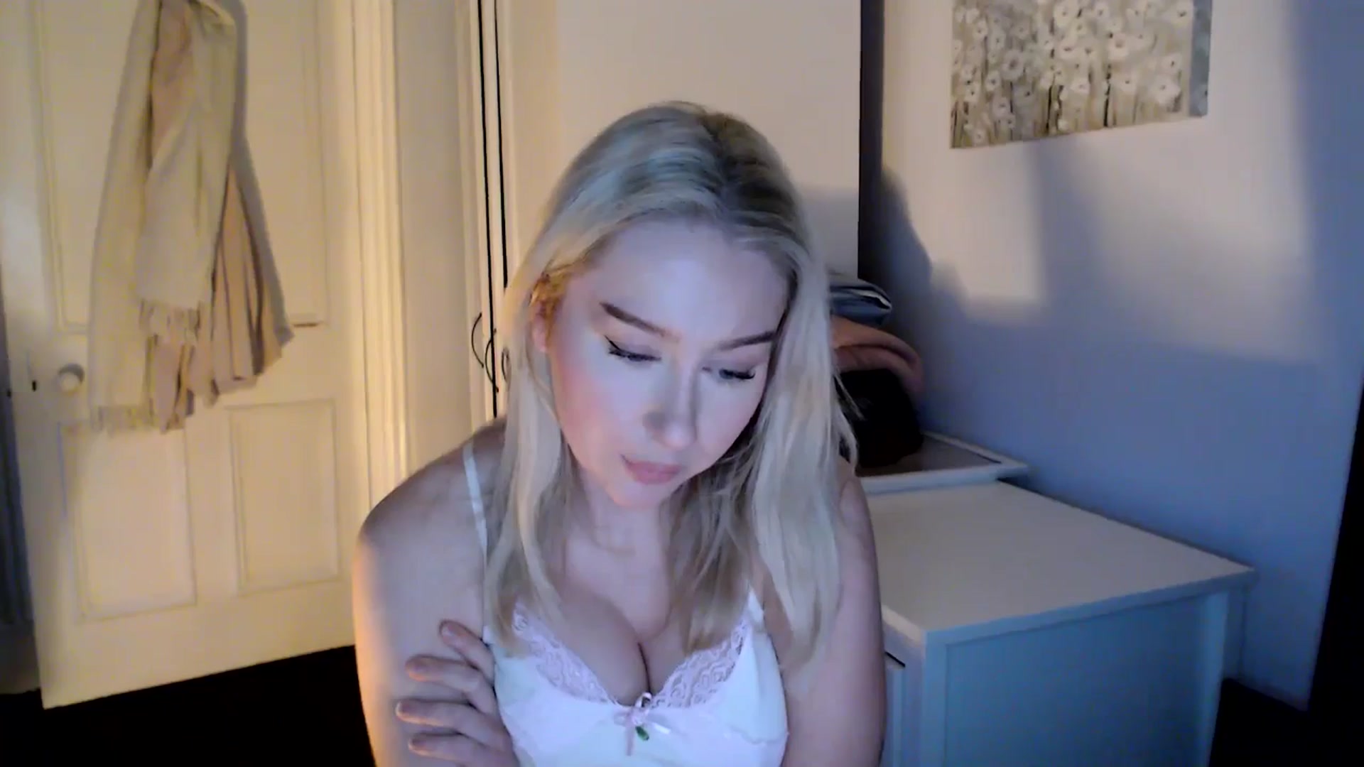 Gallery image thumbnail from Bday_Ava's myfreecams stream on, 01/12/2025, 16:14 image 17 of 20