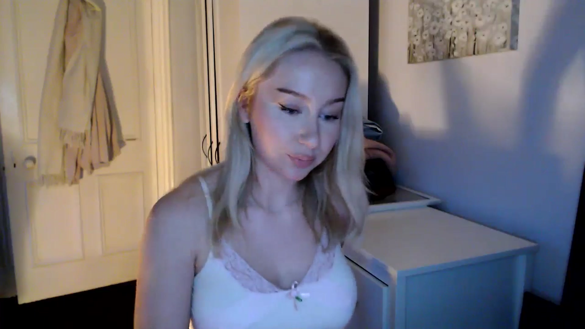 Gallery image thumbnail from Bday_Ava's myfreecams stream on, 01/12/2025, 16:14 image 16 of 20