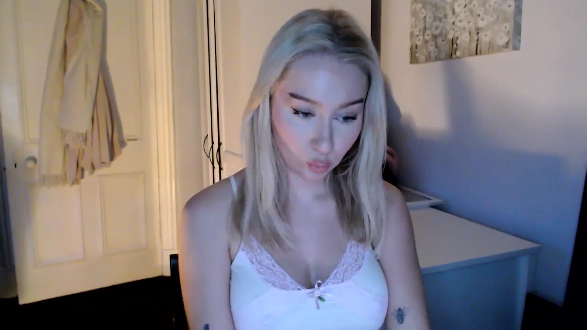 Gallery image thumbnail from Bday_Ava's myfreecams stream on, 01/12/2025, 16:14 image 13 of 20