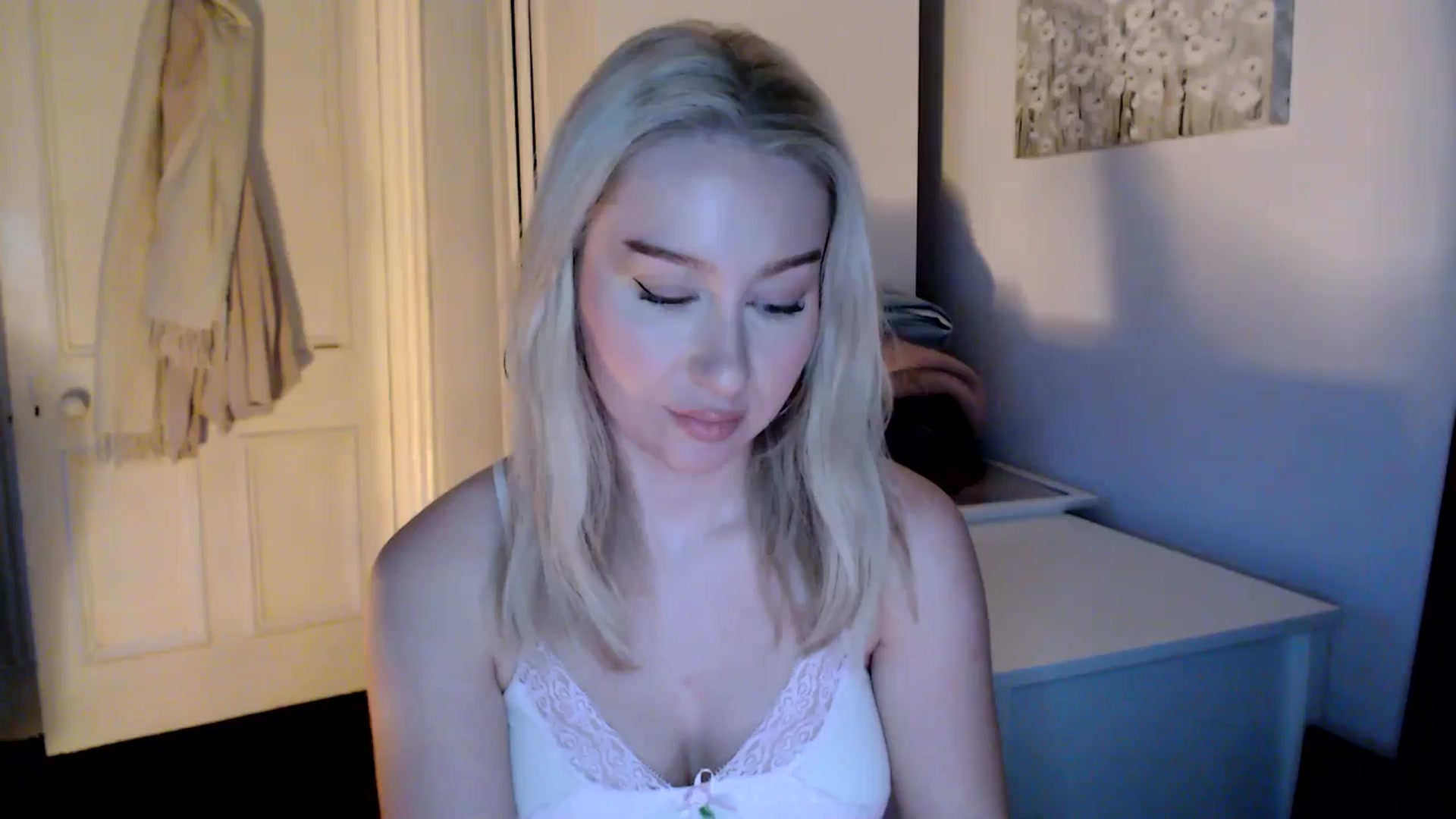 Gallery image thumbnail from Bday_Ava's myfreecams stream on, 01/12/2025, 16:14 image 15 of 20